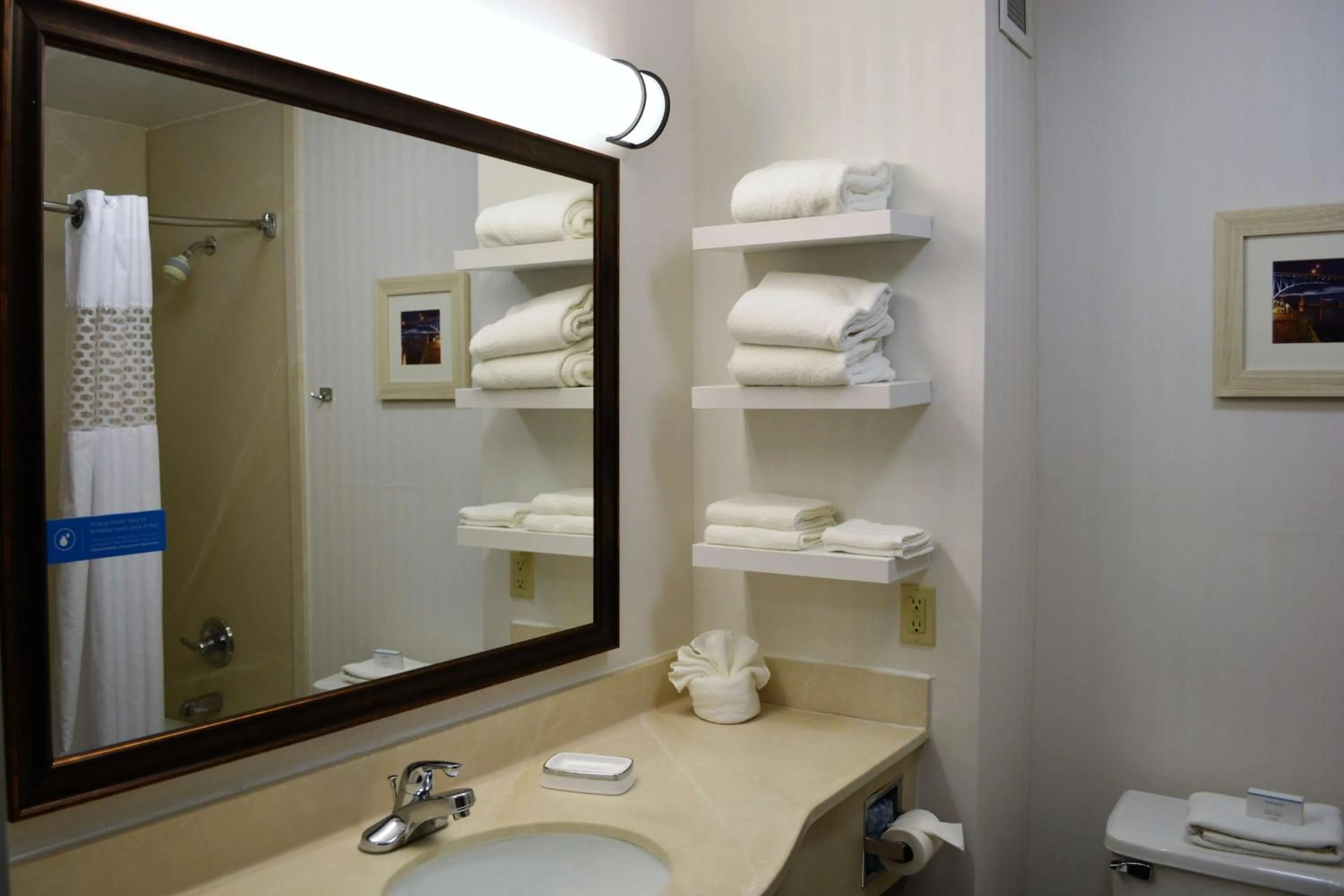 Bathroom in Comfort Inn, Cleveland South - Richfield