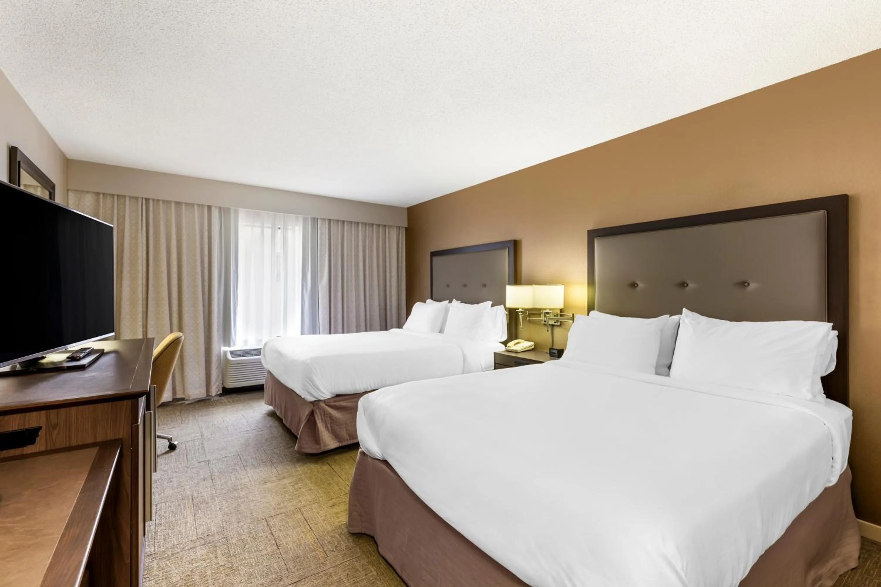 Bedroom, Bed in Comfort Inn, Cleveland South - Richfield