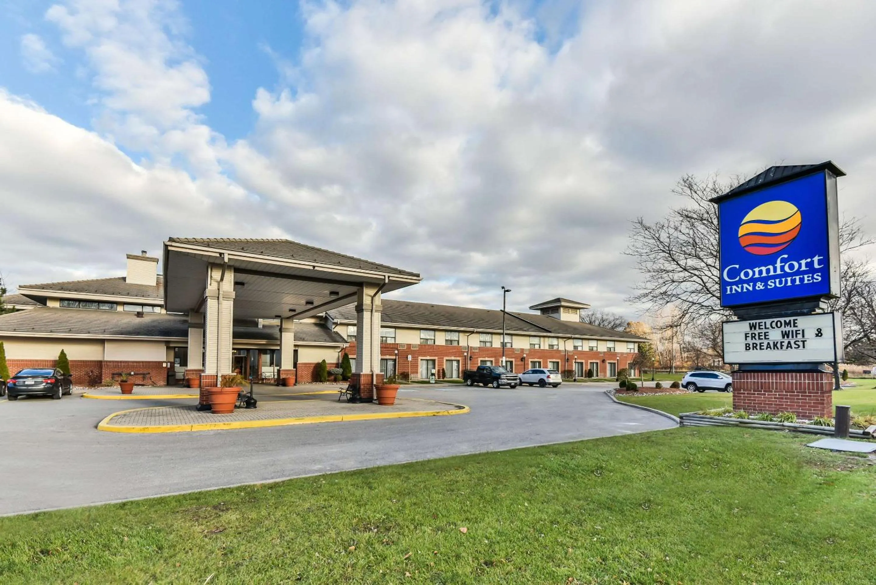 Property building in Comfort Inn & Suites Ambassador Bridge