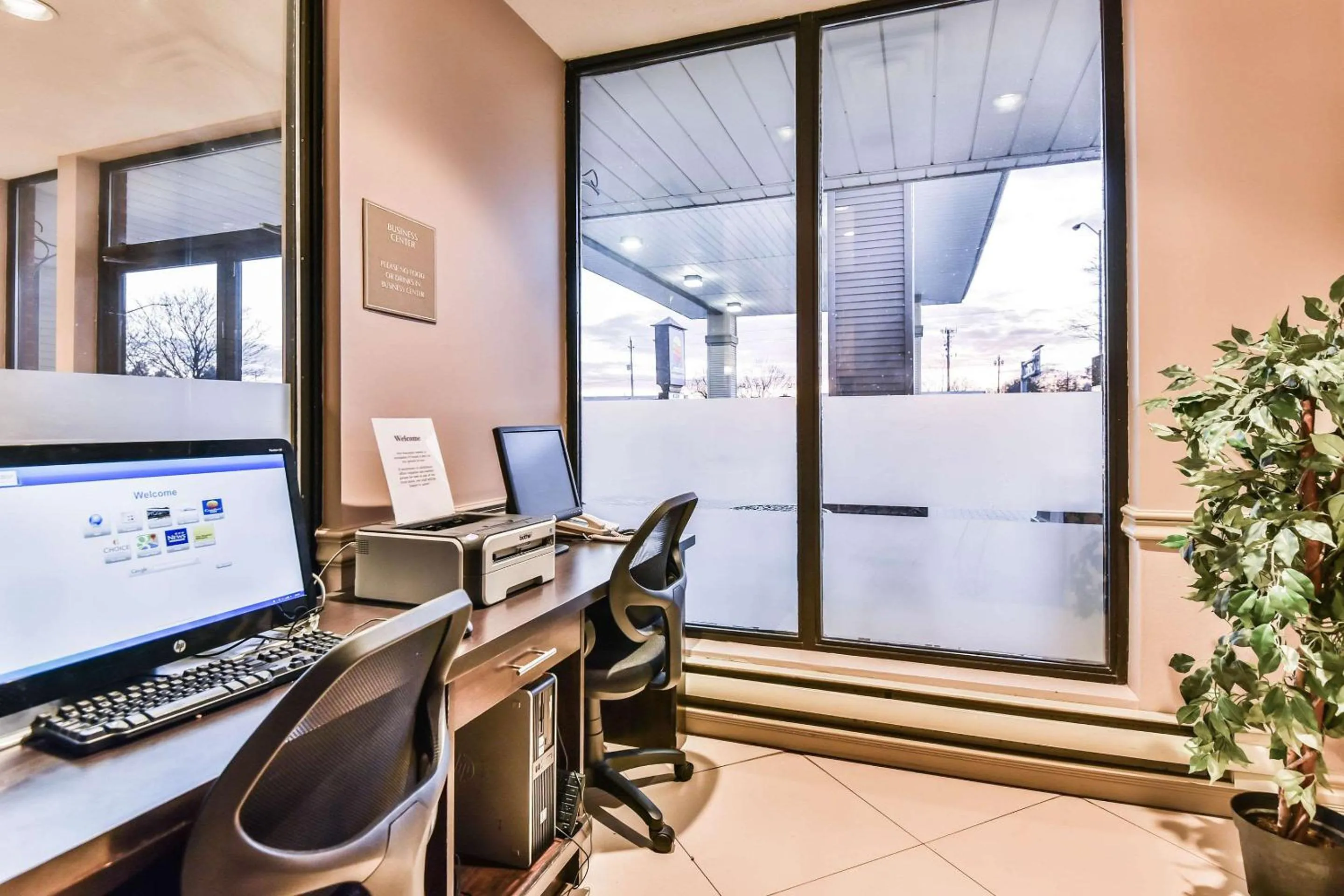 Business facilities in Comfort Inn & Suites Ambassador Bridge