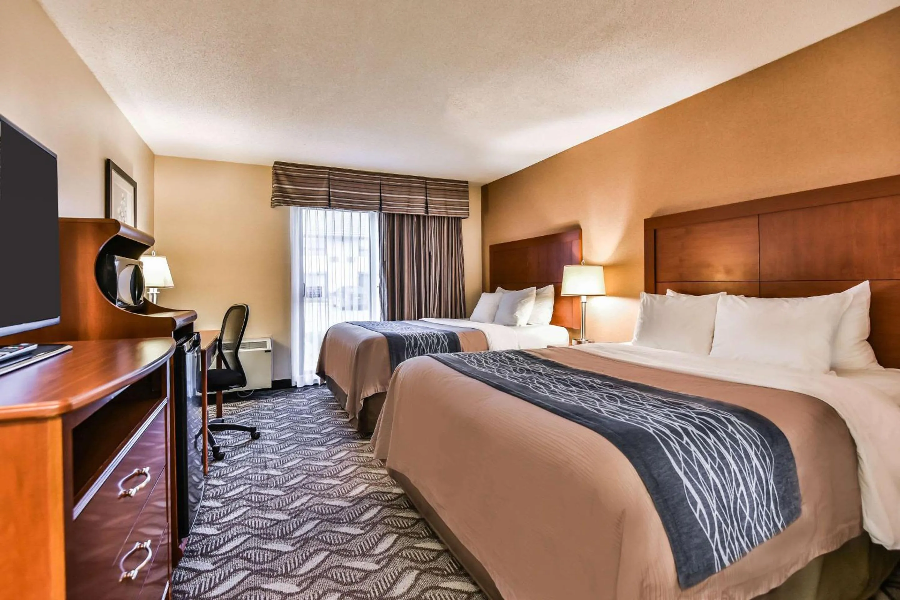 Bedroom, Bed in Comfort Inn & Suites Ambassador Bridge