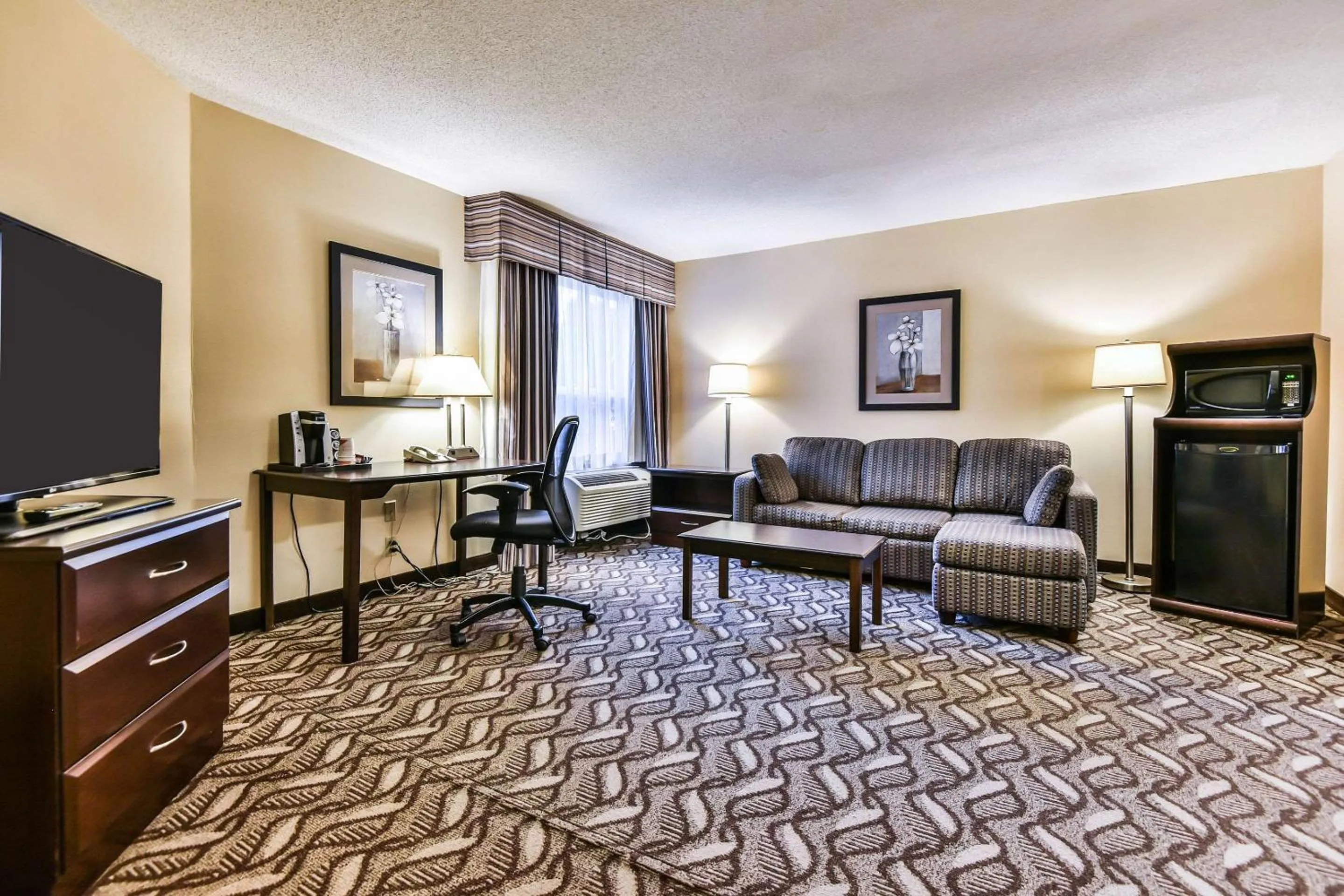 Bedroom in Comfort Inn & Suites Ambassador Bridge