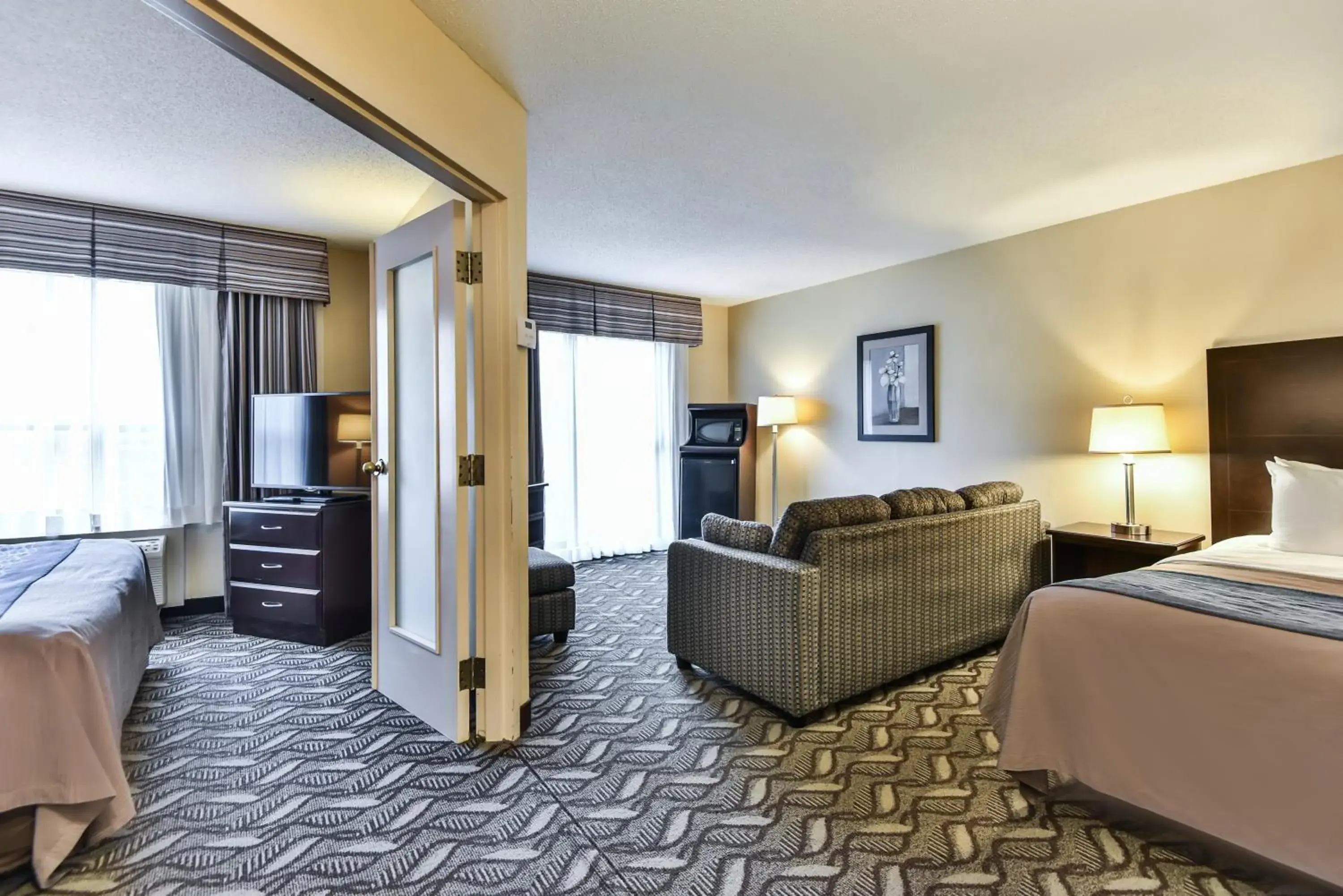 Superior King Suite with One Double Bed - Ground Floor/Pet Friendly/Non-Smoking in Comfort Inn & Suites Ambassador Bridge Superior King Suite with One Double Bed - Ground Floor/Pet Friendly/Non-Smoking in Comfort Inn & Suites Ambassador Bridge