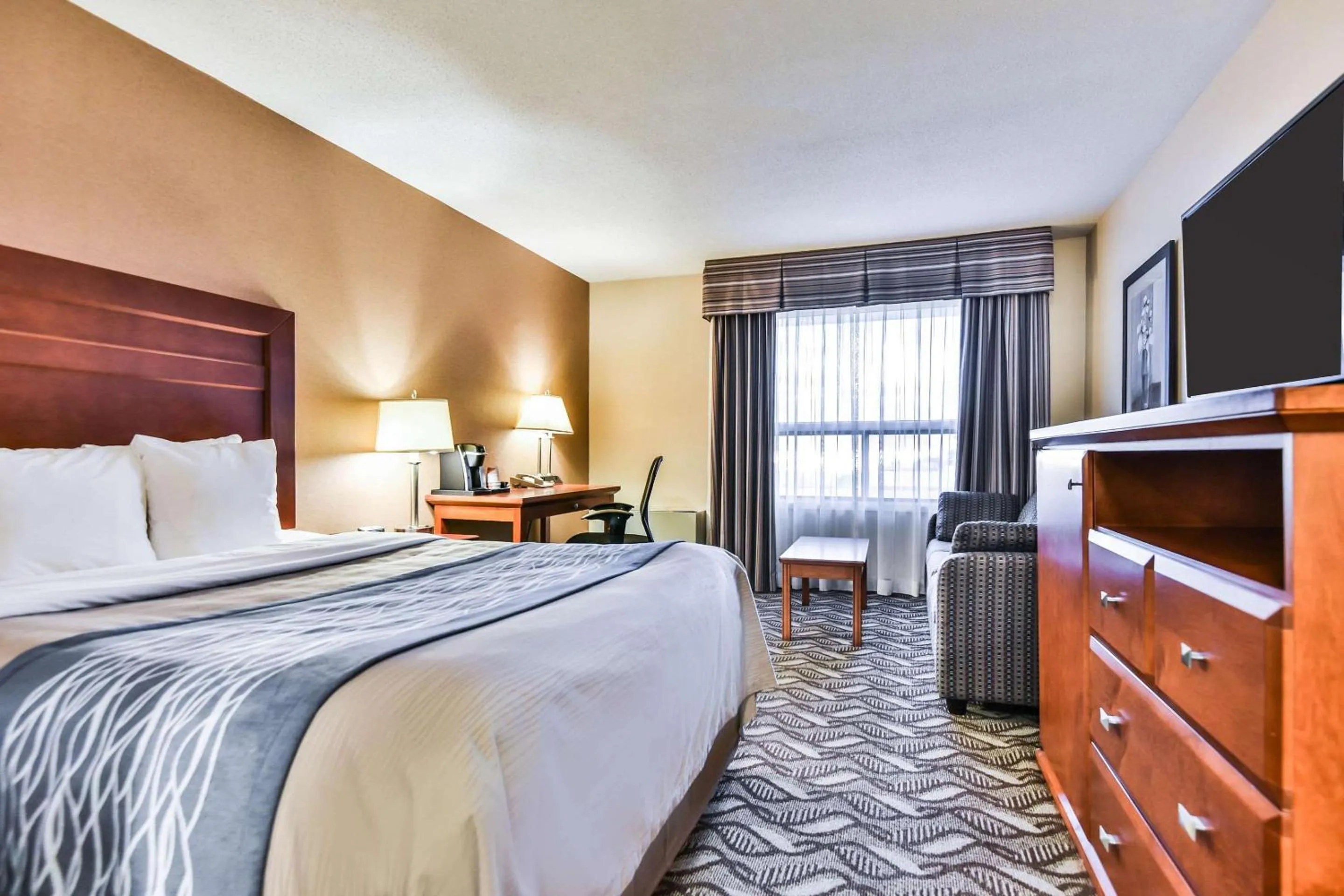 Bedroom, Bed in Comfort Inn & Suites Ambassador Bridge