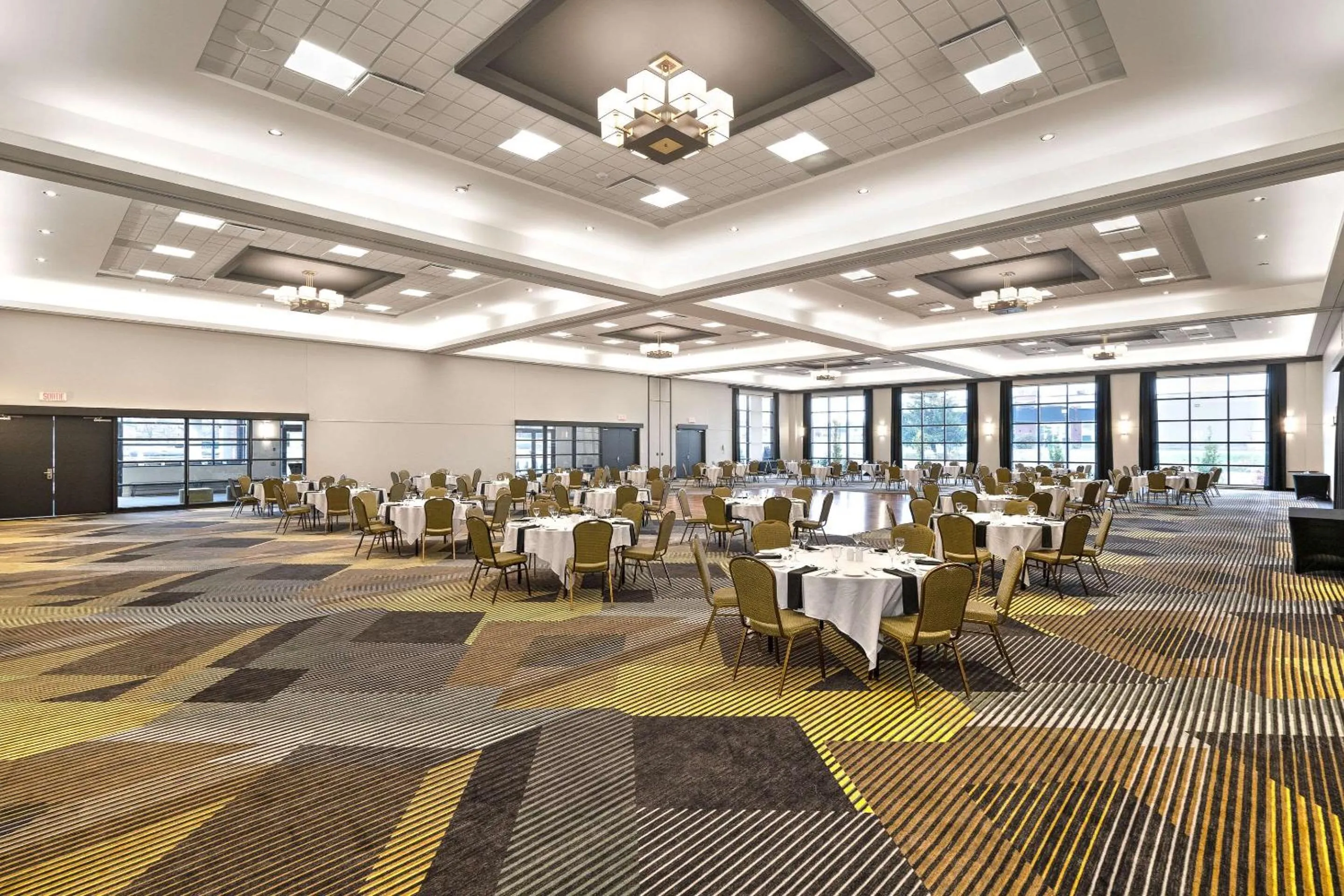 Meeting/conference room in Hotel Le Victorin, an Ascend Hotel Collection Member