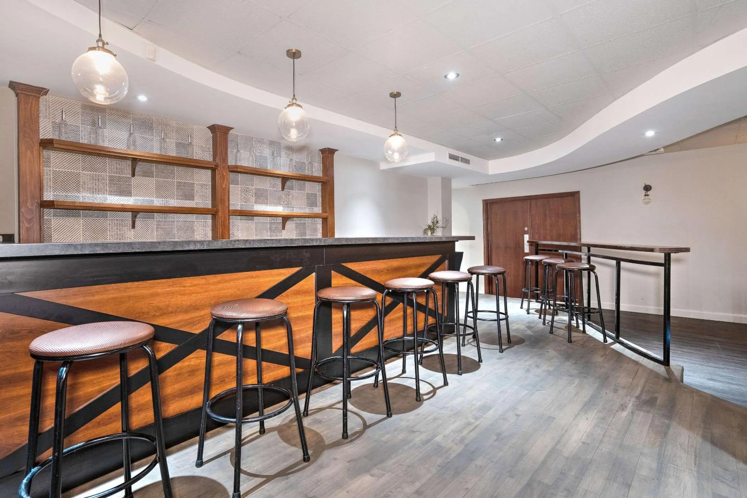 Restaurant/places to eat in Hotel Le Victorin, an Ascend Hotel Collection Member