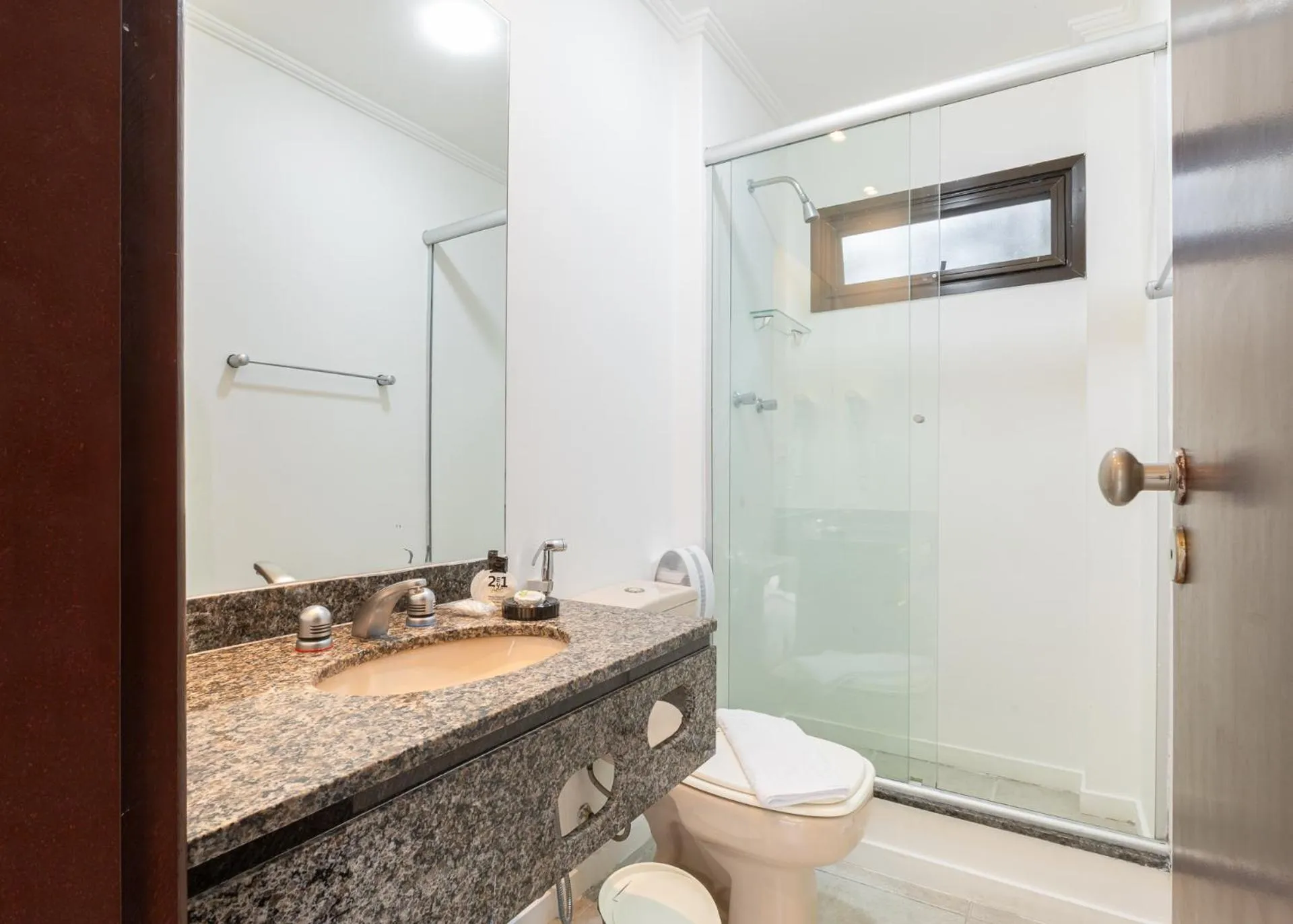 Shower in Hotel Ilhas da Grécia