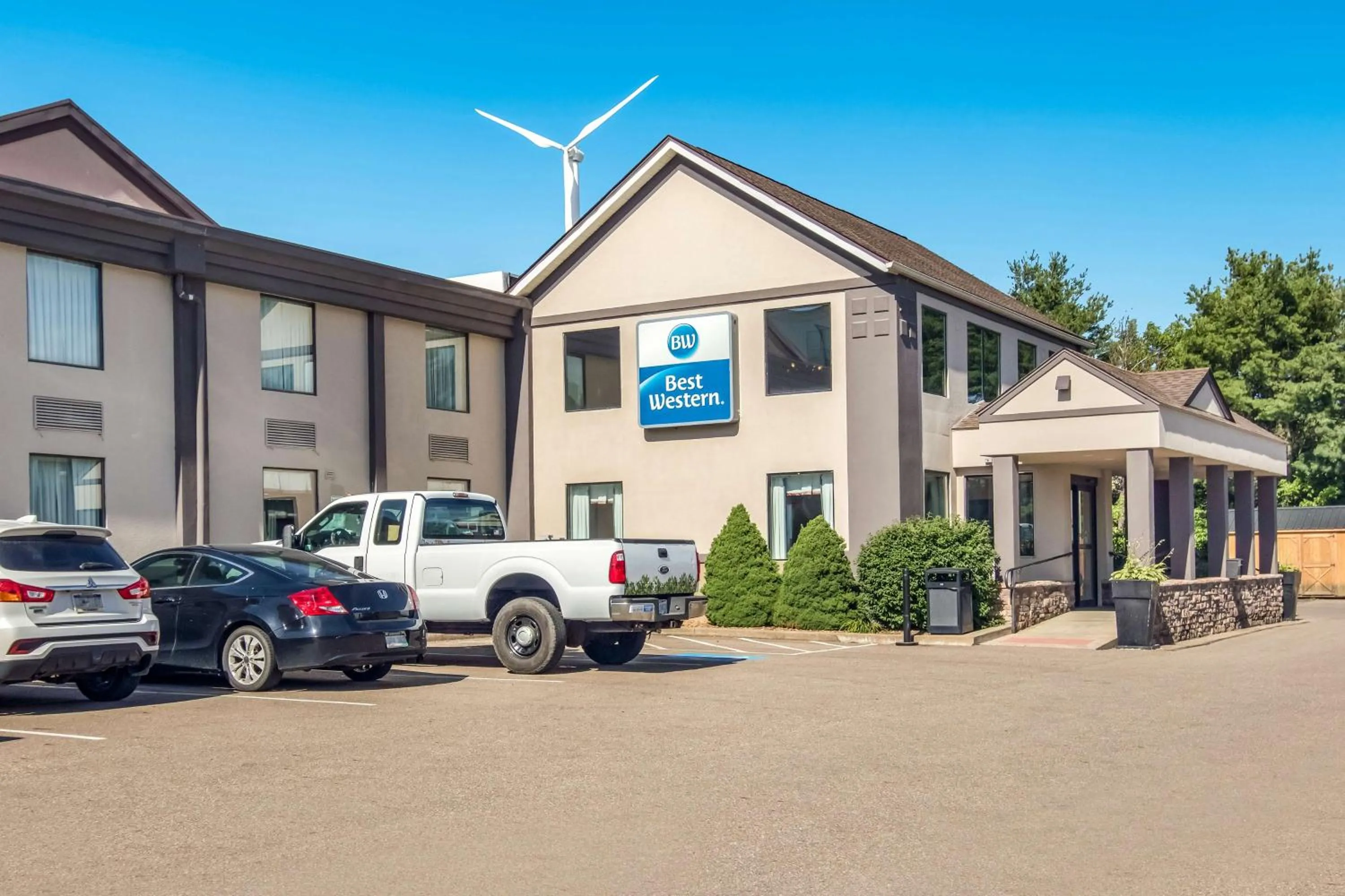 Property building in Best Western Dutch Valley Inn