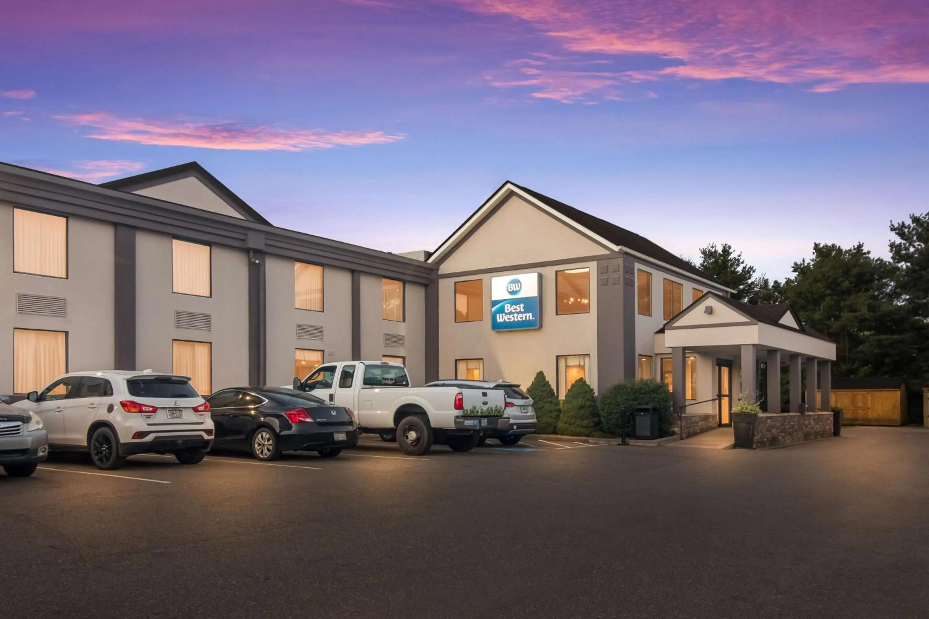 Property building in Best Western Dutch Valley Inn