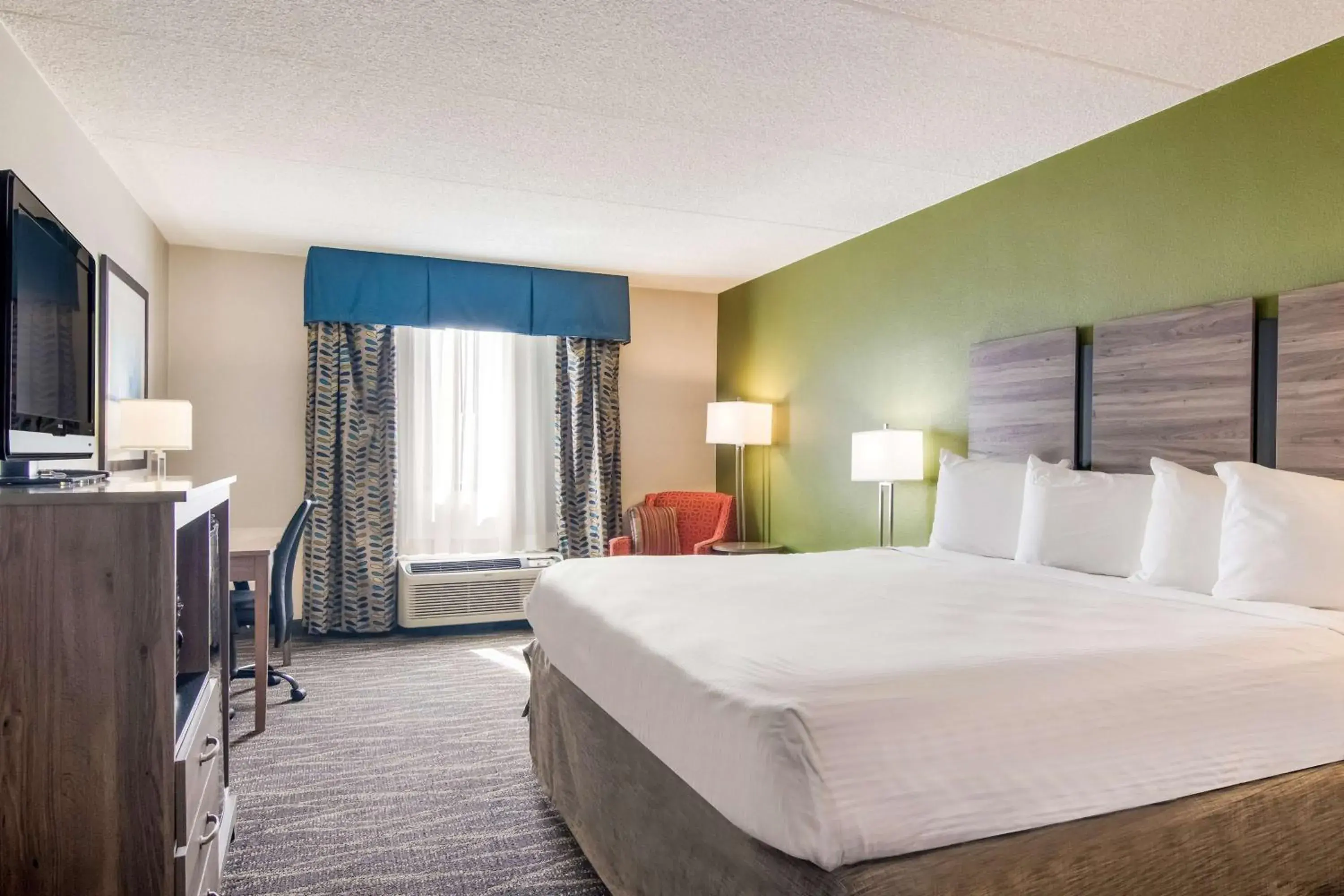 King Suite with One Person Sofa Bed - Non-Smoking in Best Western Dutch Valley Inn King Suite with One Person Sofa Bed - Non-Smoking in Best Western Dutch Valley Inn