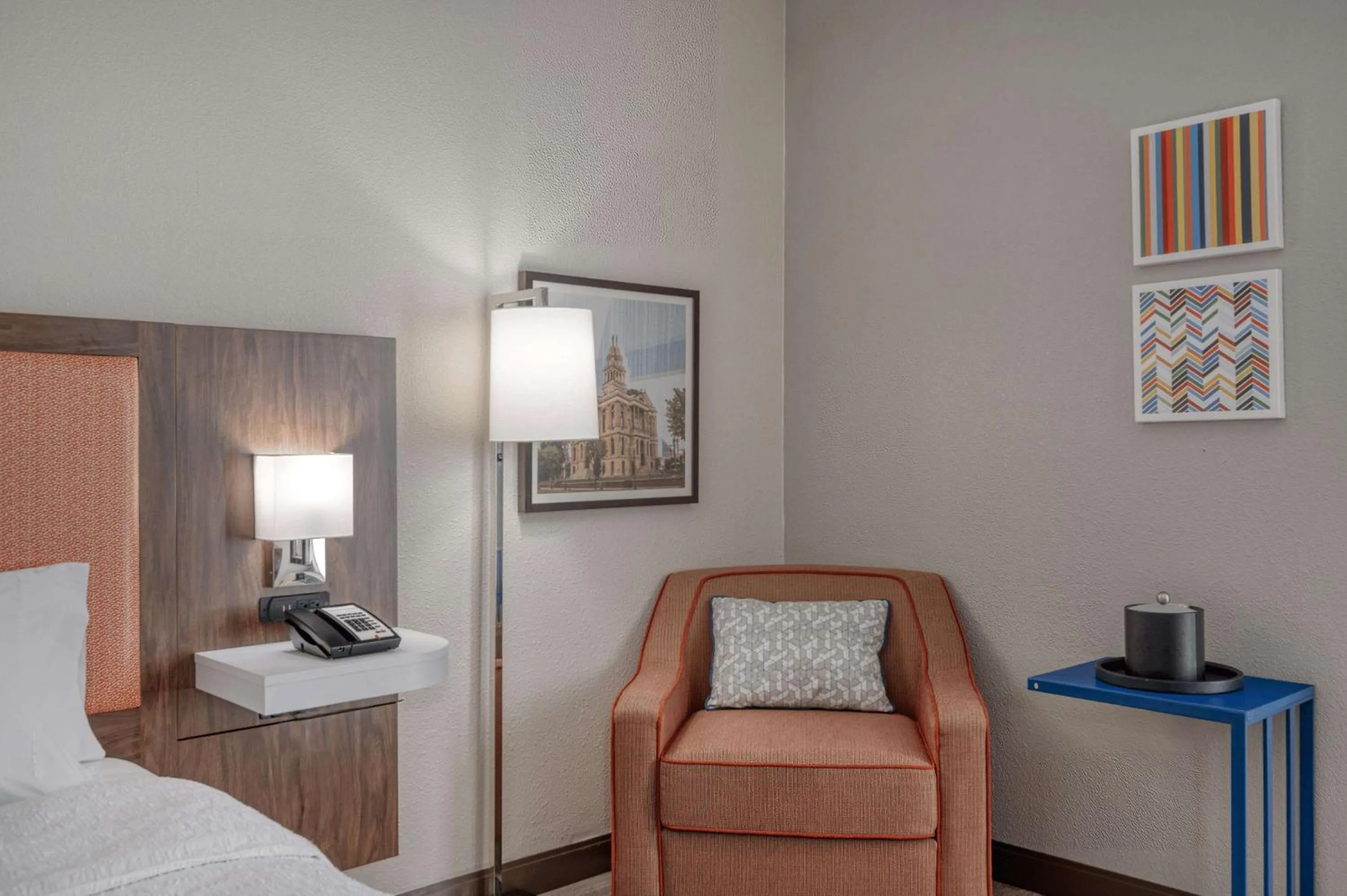 Bed in Hampton Inn by Hilton Washington Court House