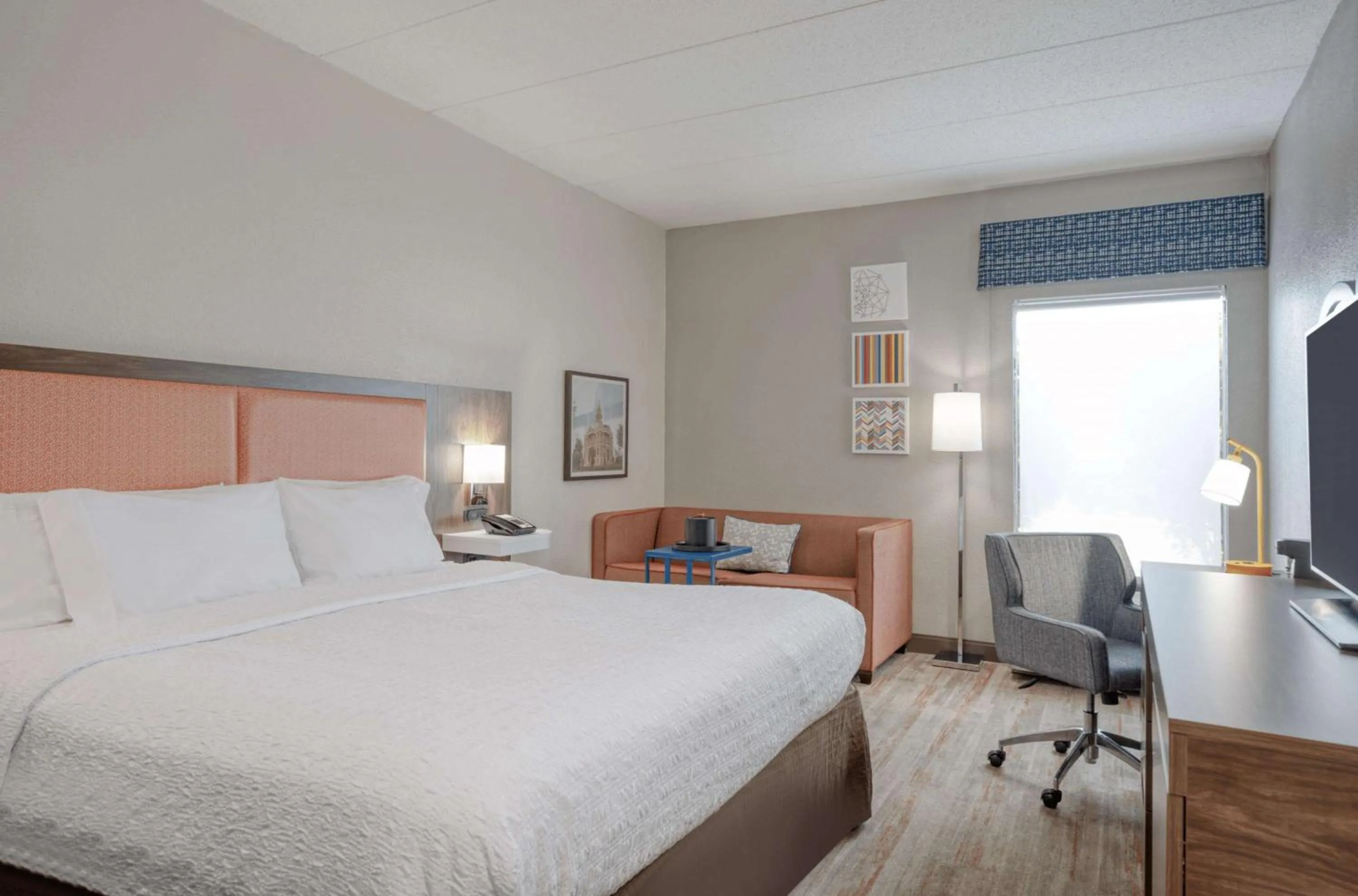 Living room, Bed in Hampton Inn by Hilton Washington Court House