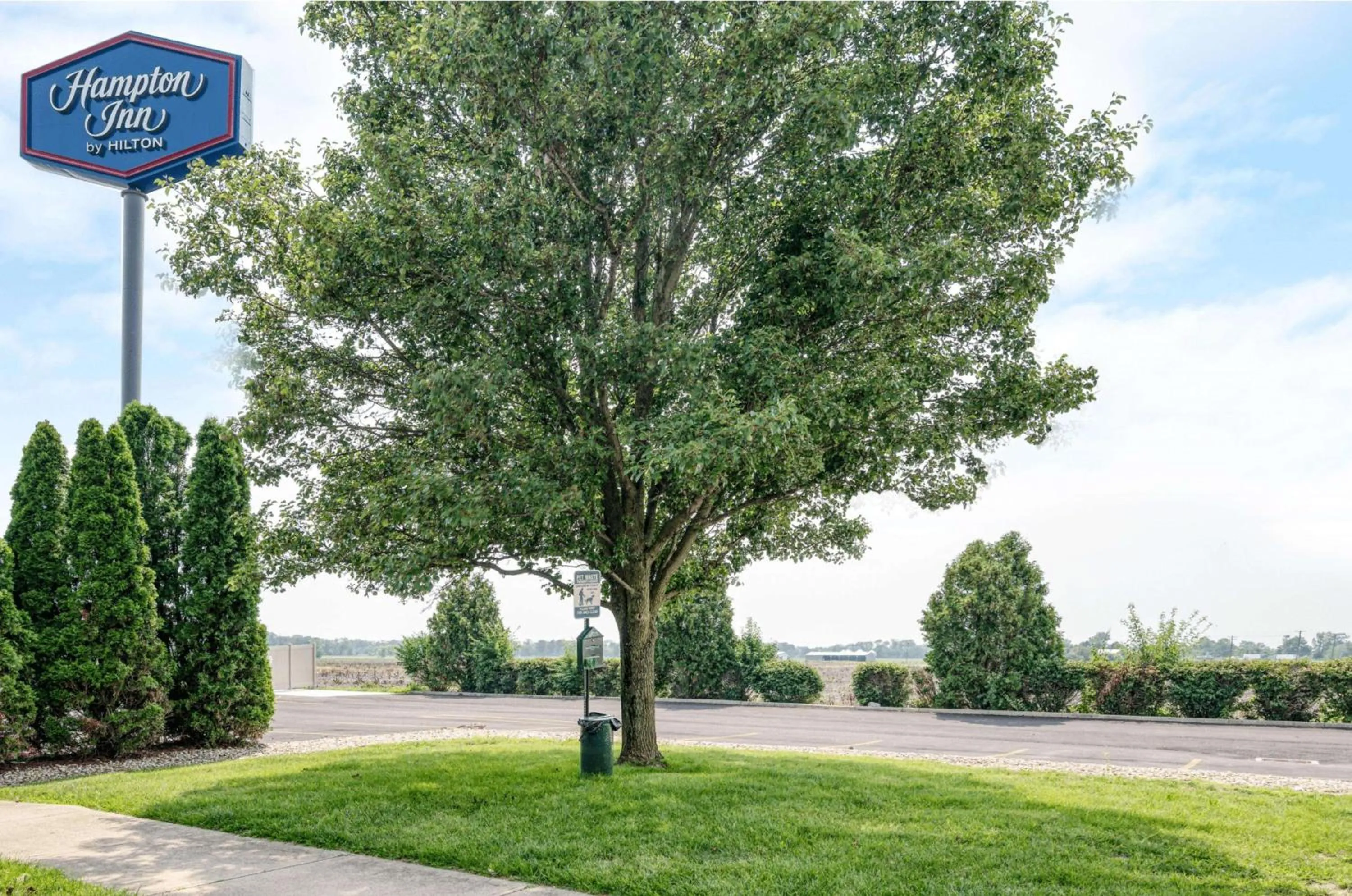 Property building in Hampton Inn by Hilton Washington Court House