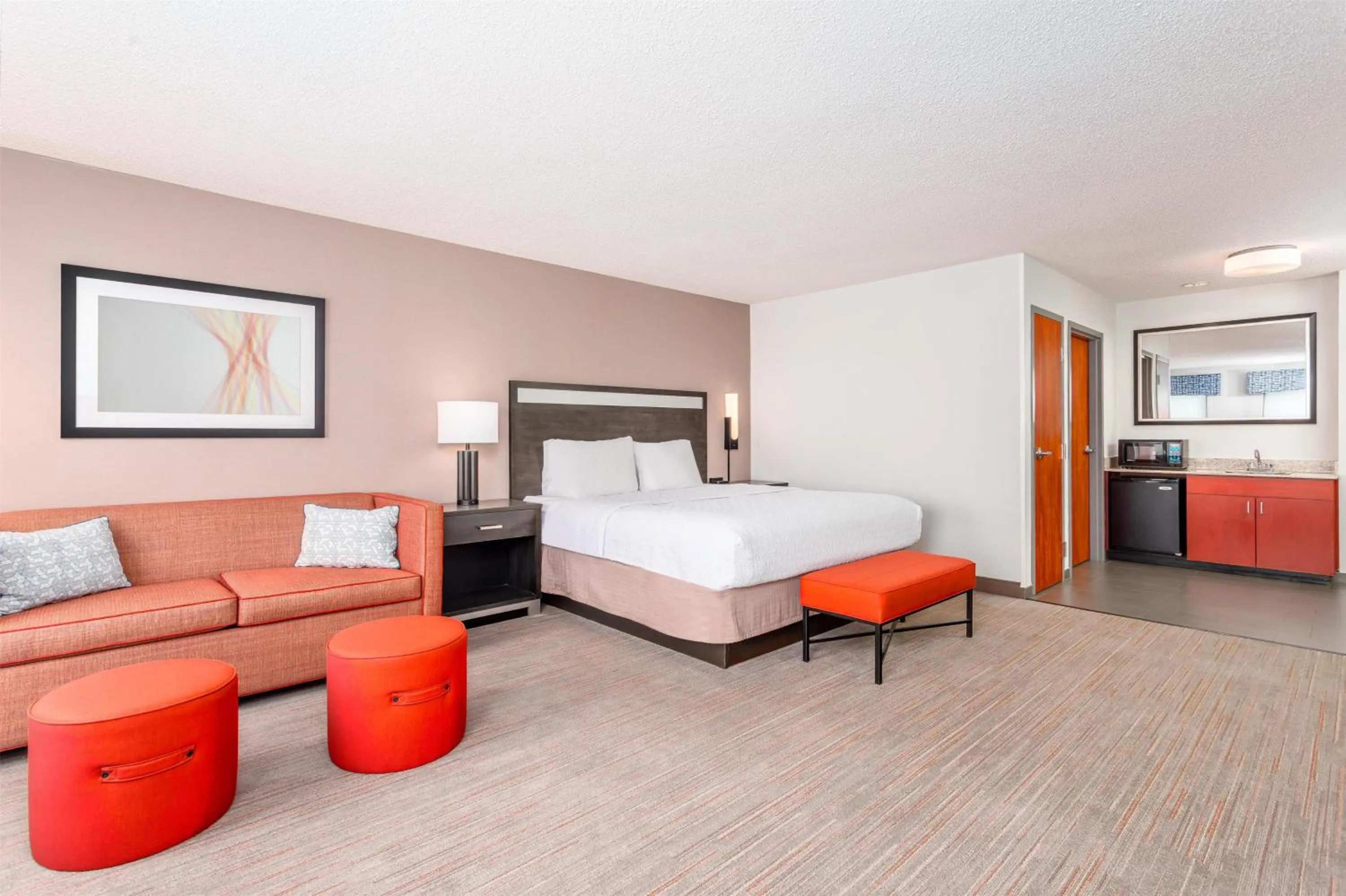 Living room, Bed in Hampton Inn Akron-South