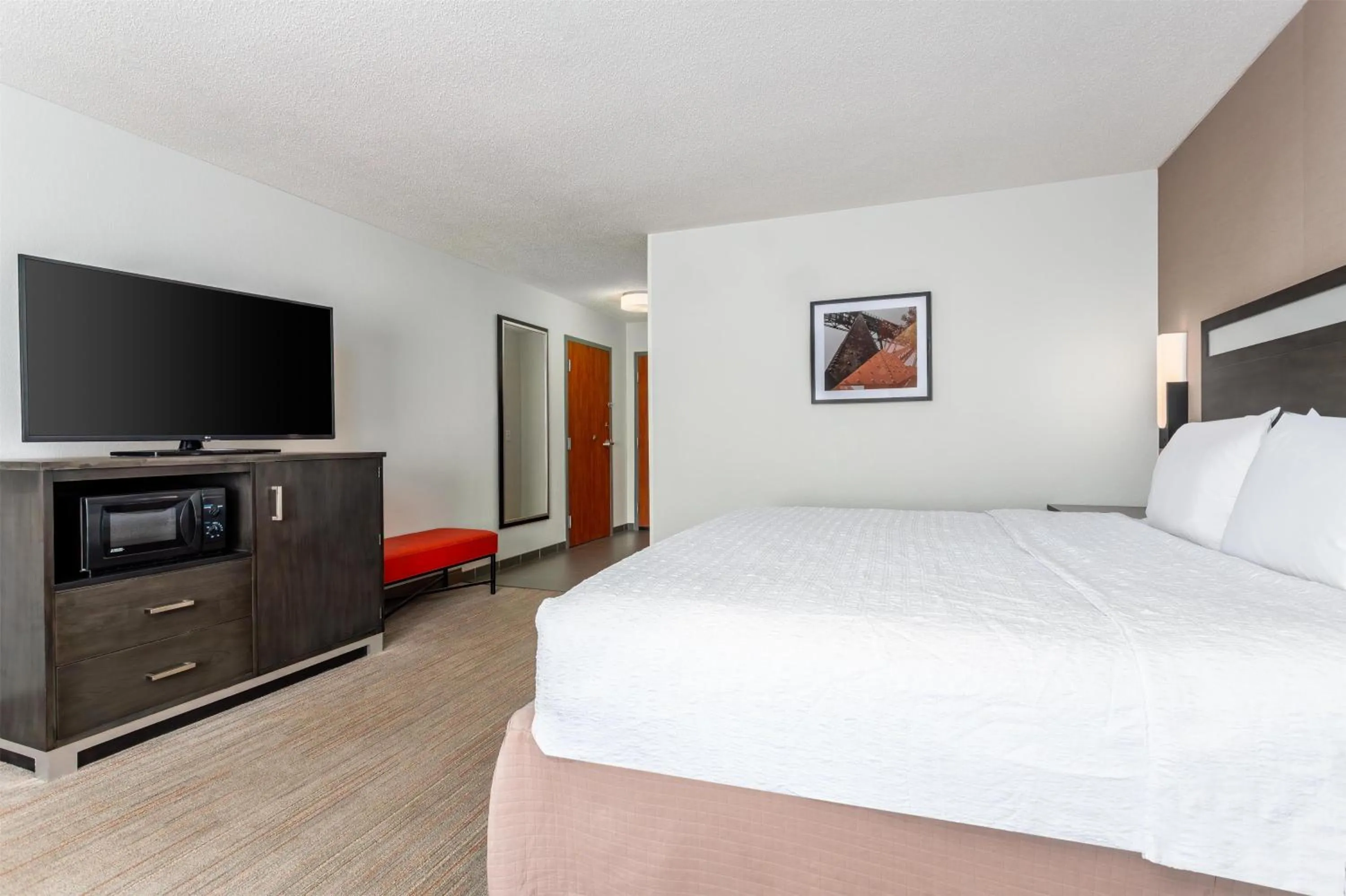 Bed in Hampton Inn Akron-South