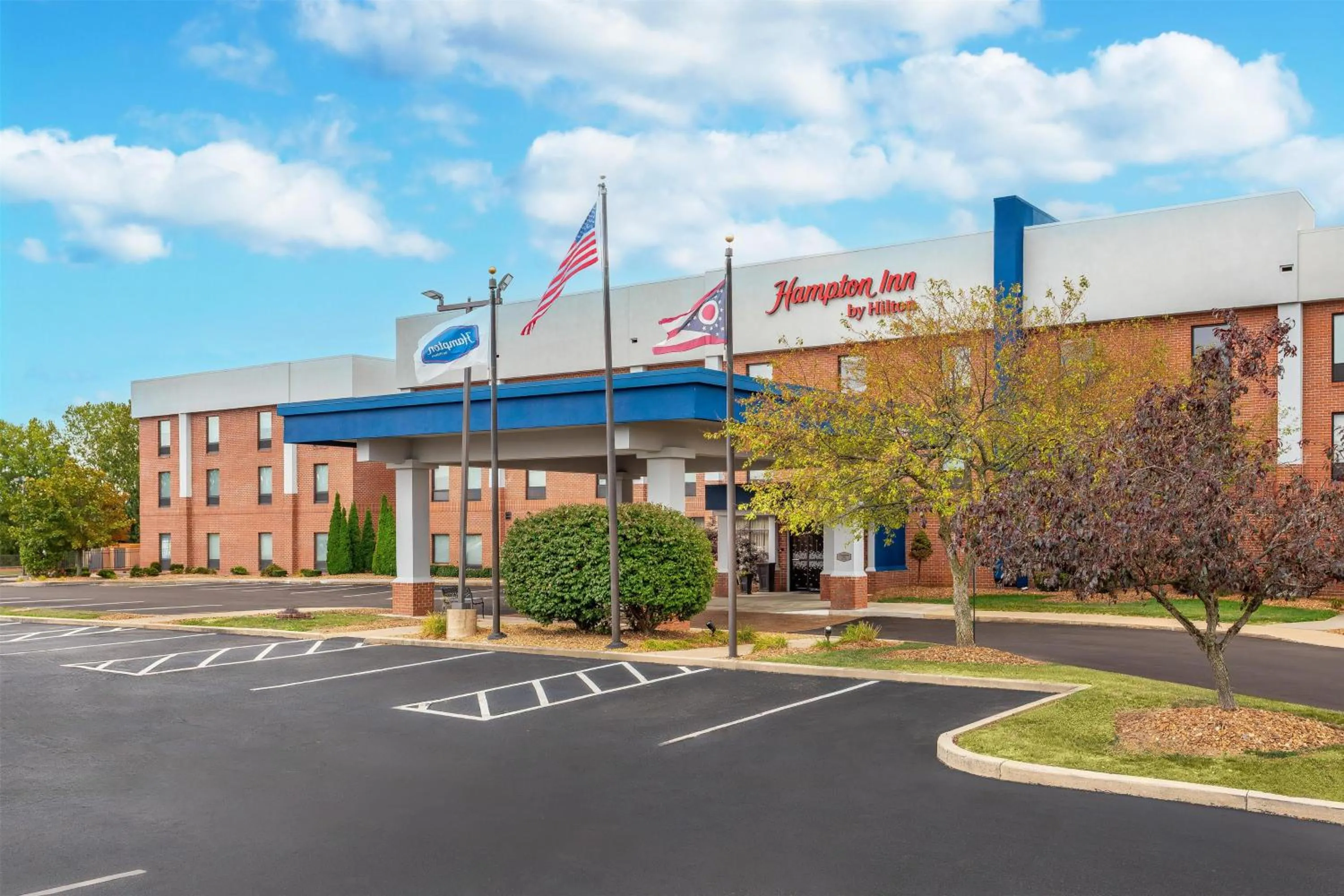 Property building in Hampton Inn Akron-South