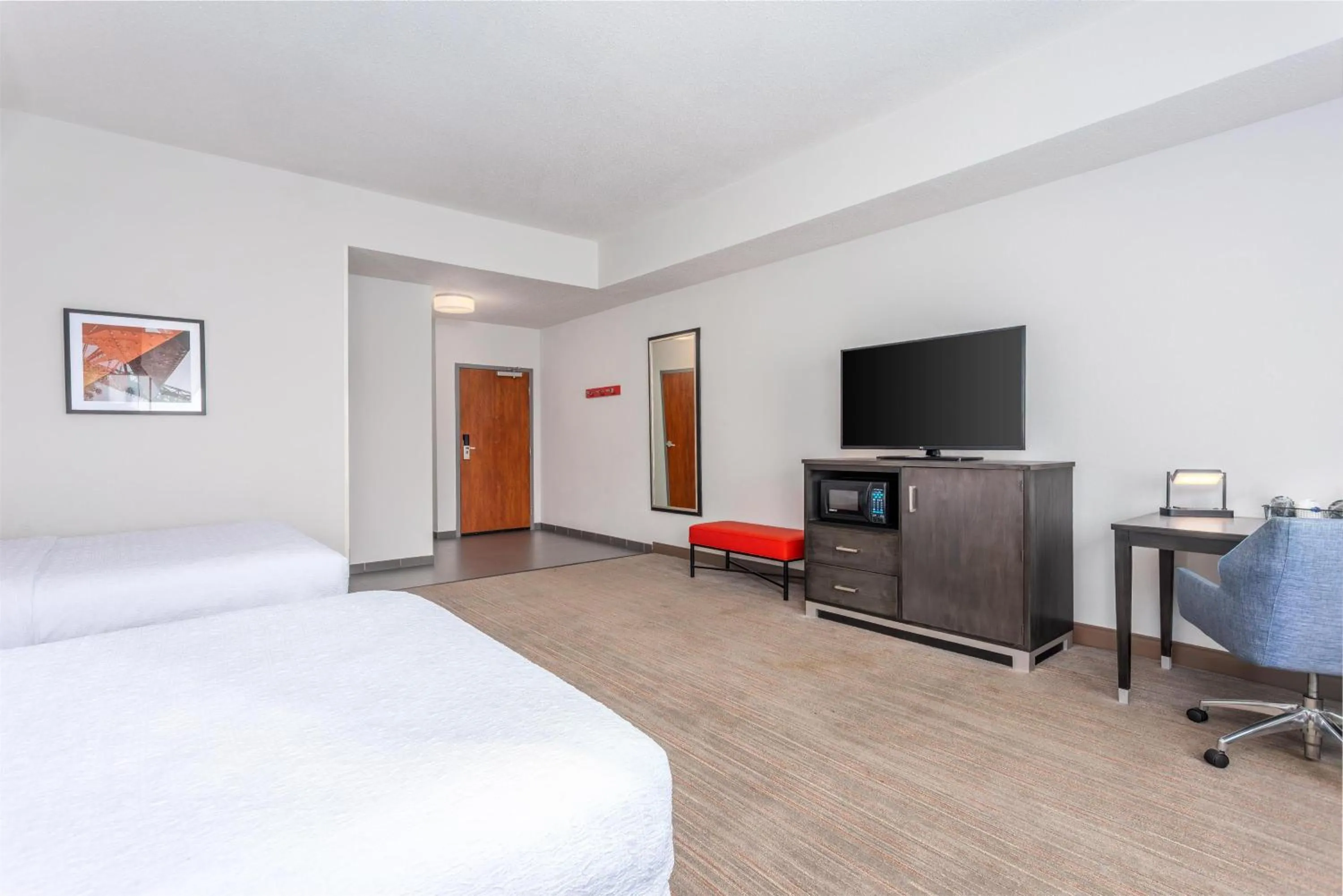 Bed in Hampton Inn Akron-South