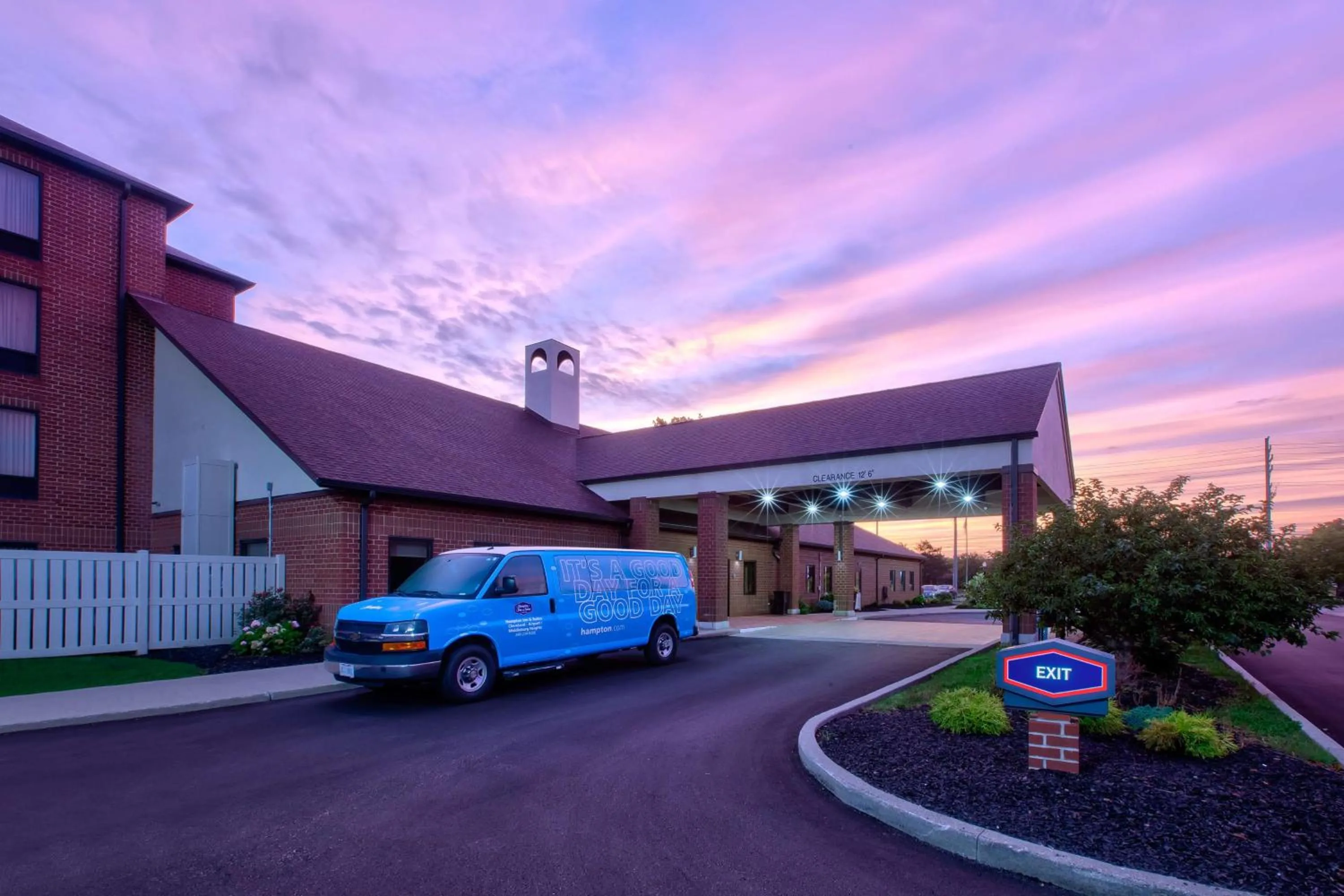 Property building in Hampton Inn & Suites Cleveland-Airport/Middleburg Heights