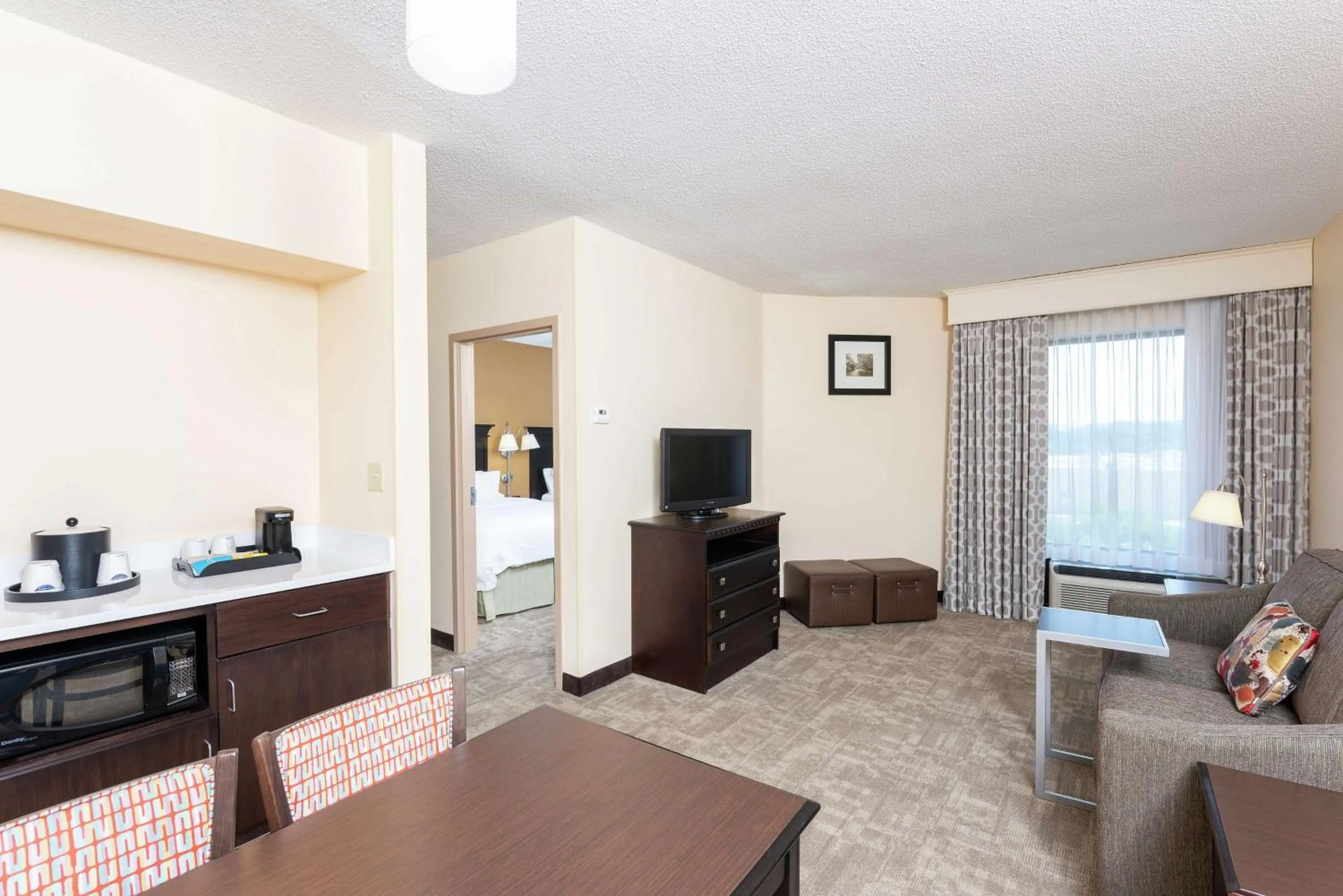 Living room in Hampton Inn & Suites Cleveland-Airport/Middleburg Heights
