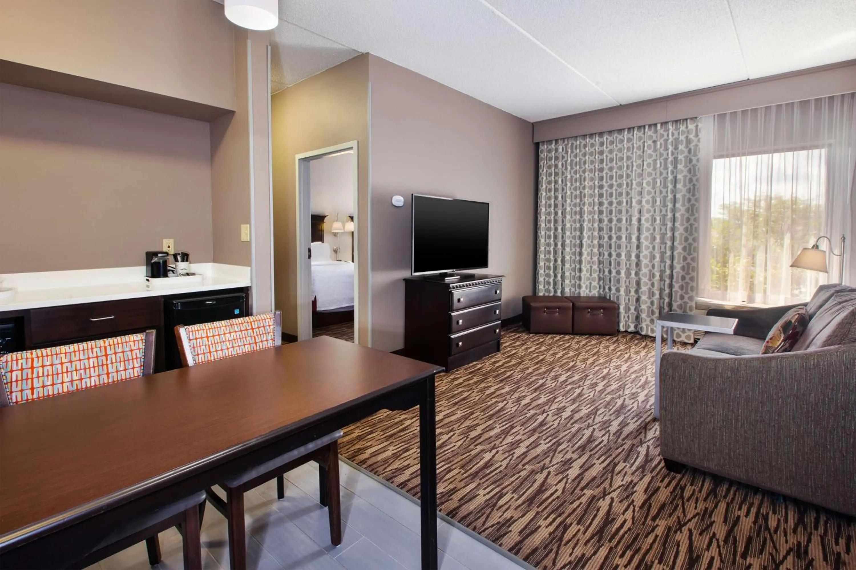 Living room in Hampton Inn & Suites Cleveland-Airport/Middleburg Heights
