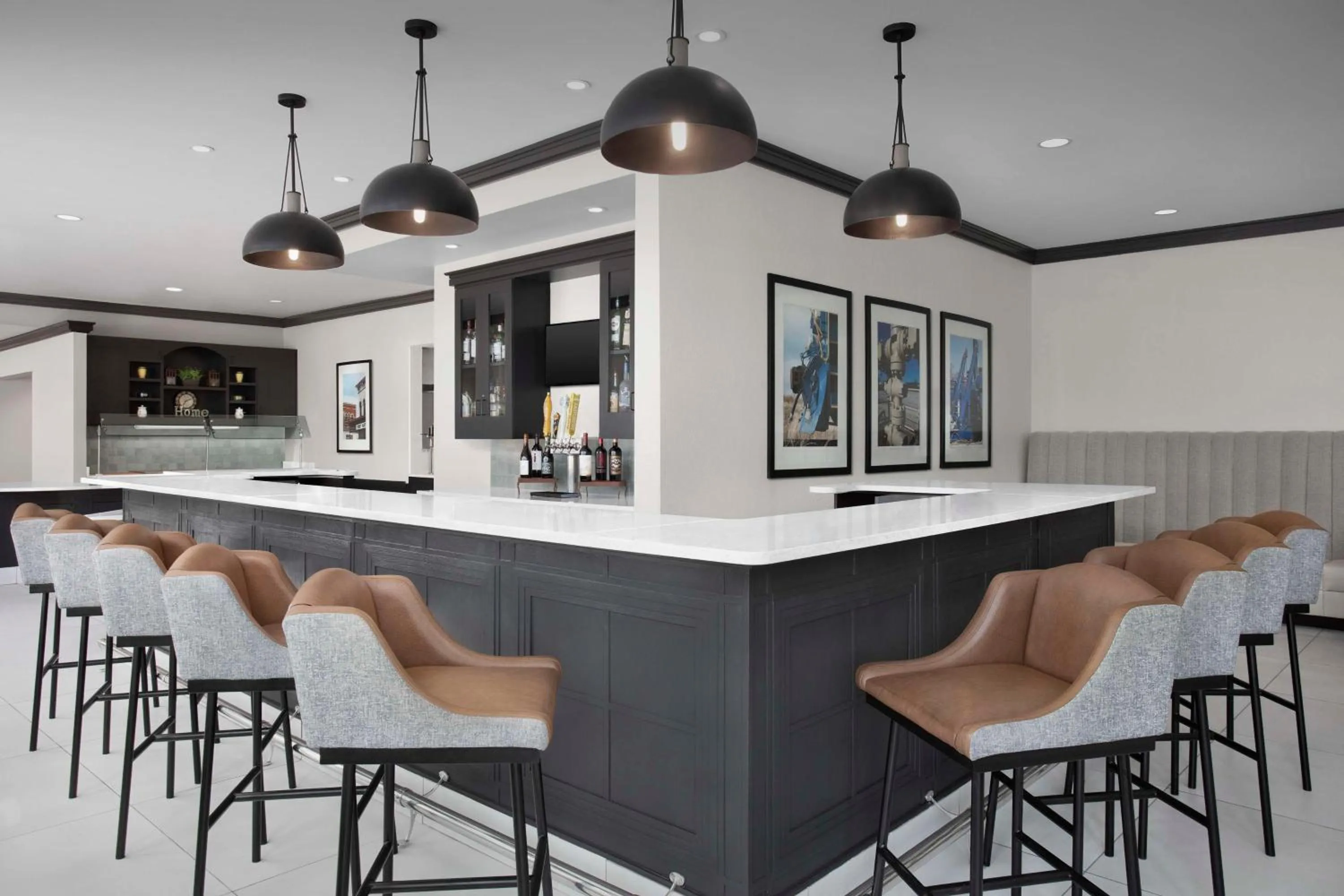 Lounge or bar in Hilton Garden Inn Granbury