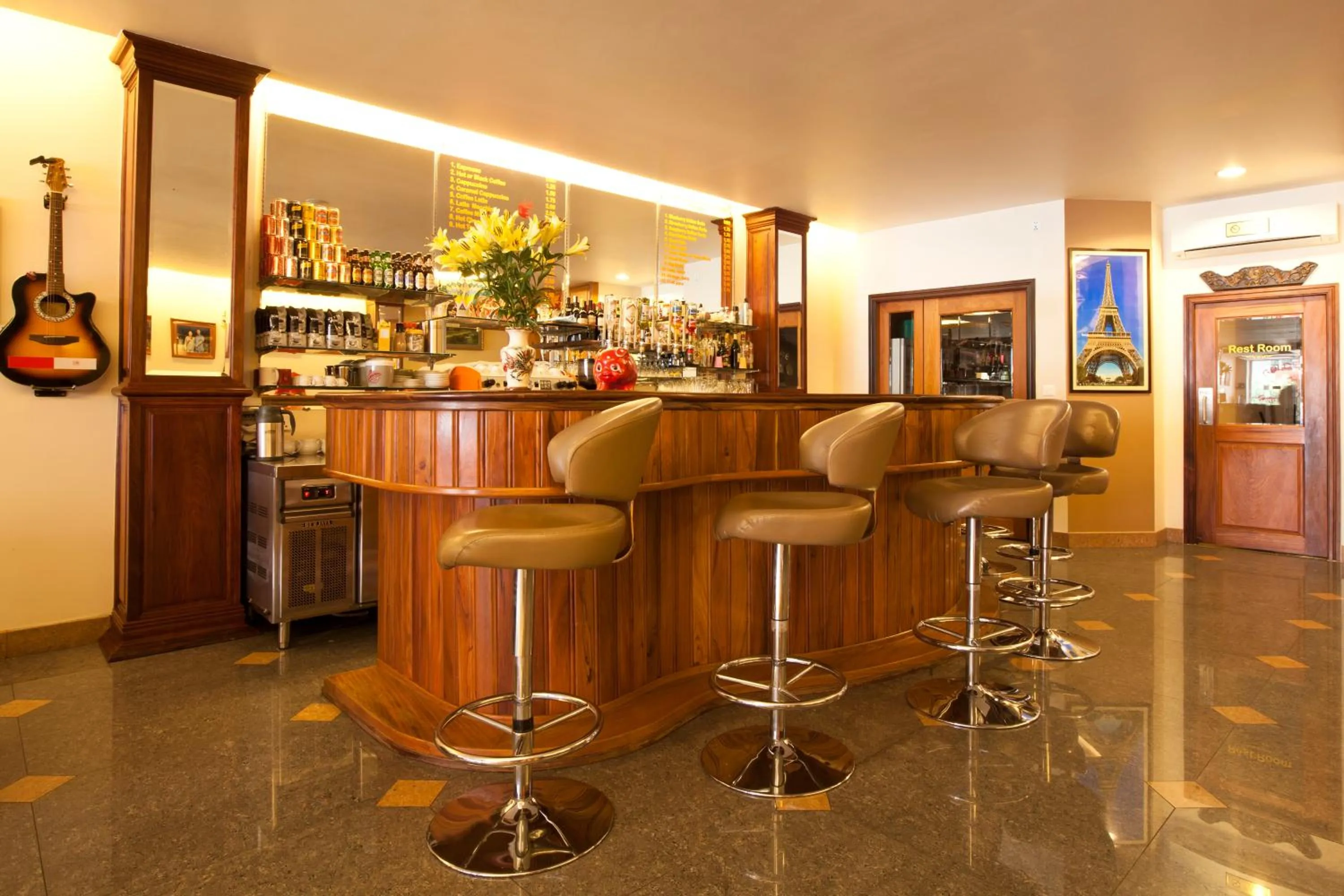 Lounge or bar in Golden House International Hotel