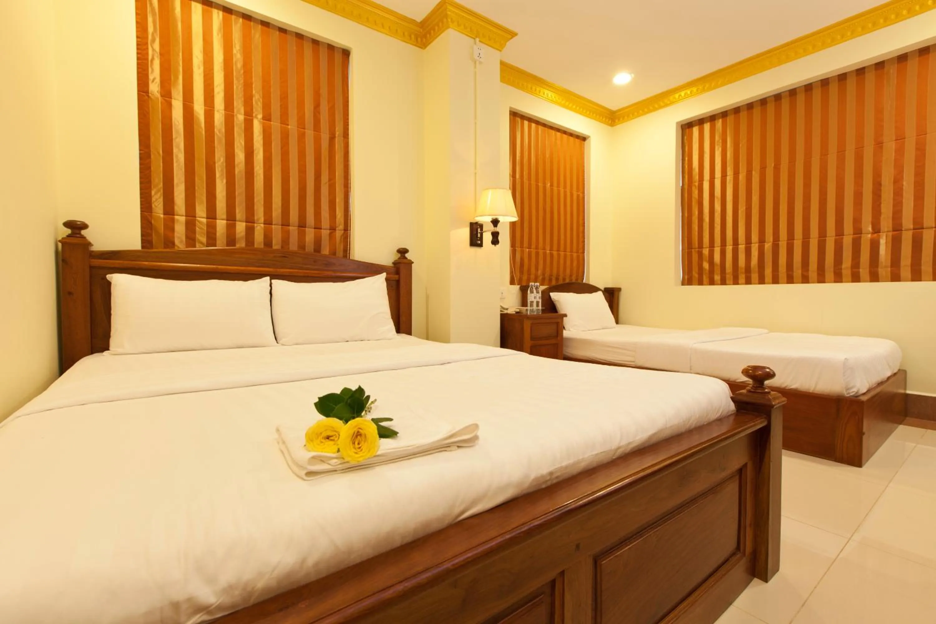 Bedroom, Bed in Golden House International Hotel