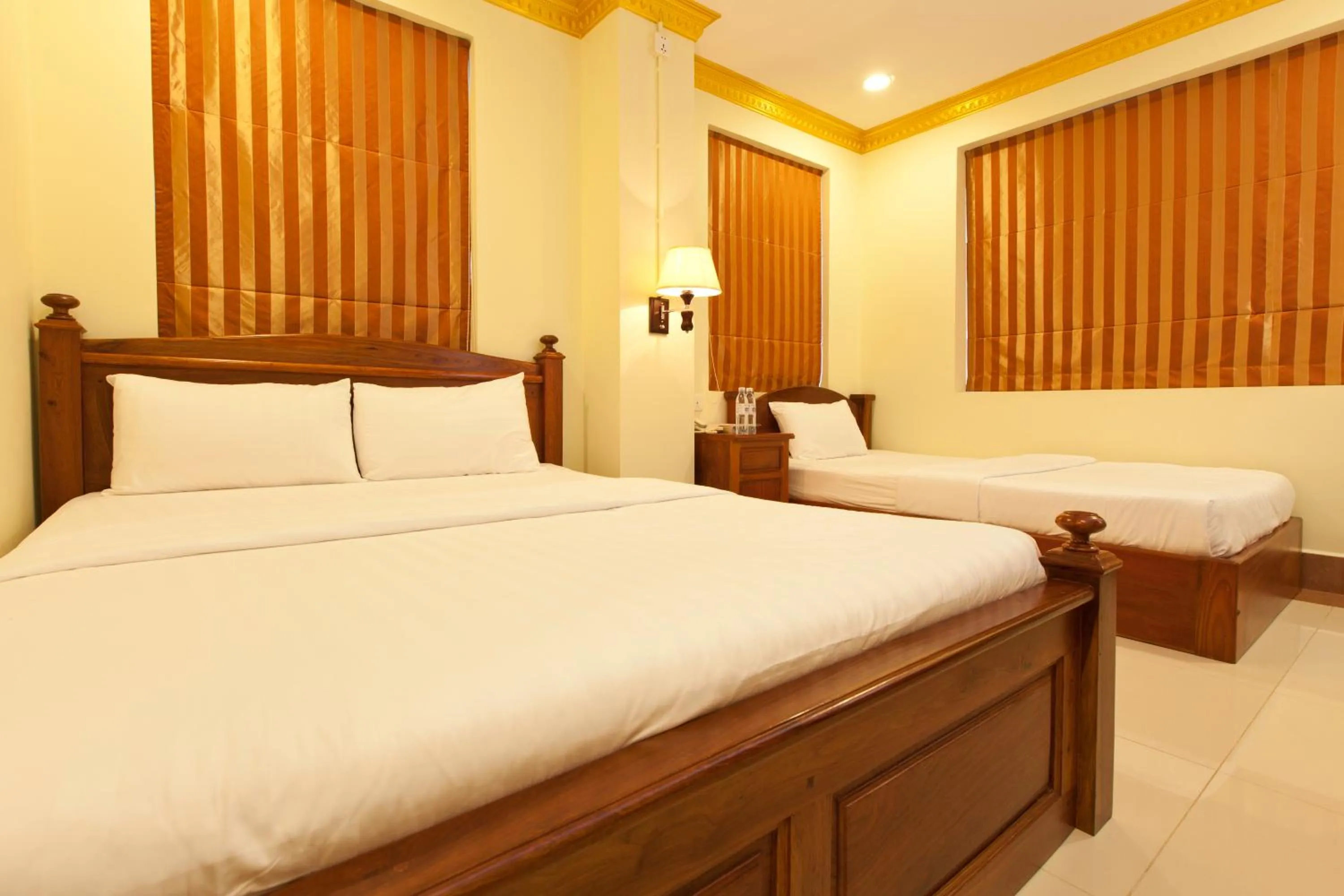 Bed in Golden House International Hotel
