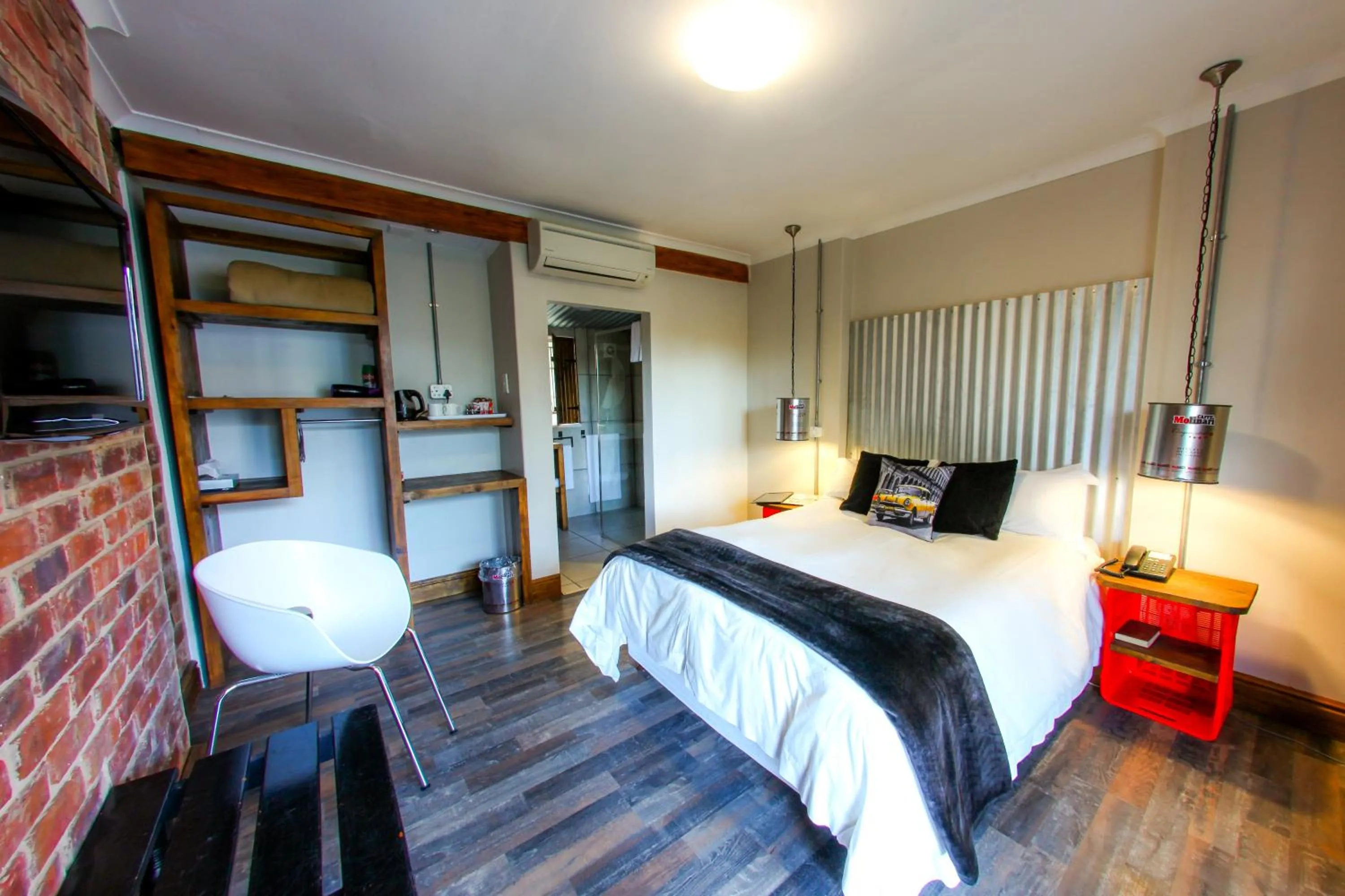 Bed in Tsitsikamma Village Inn