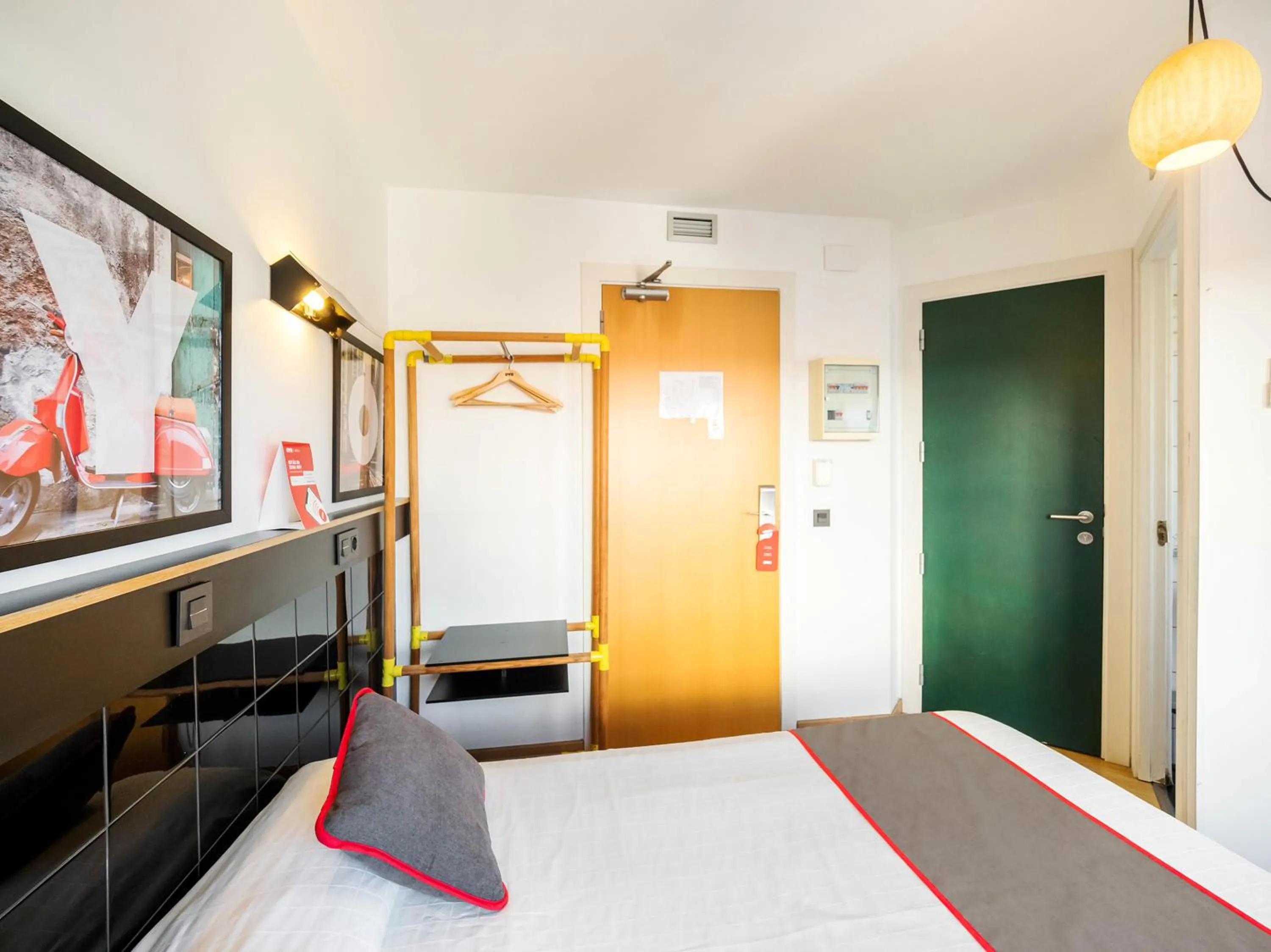 Bed in Hostal Athenas