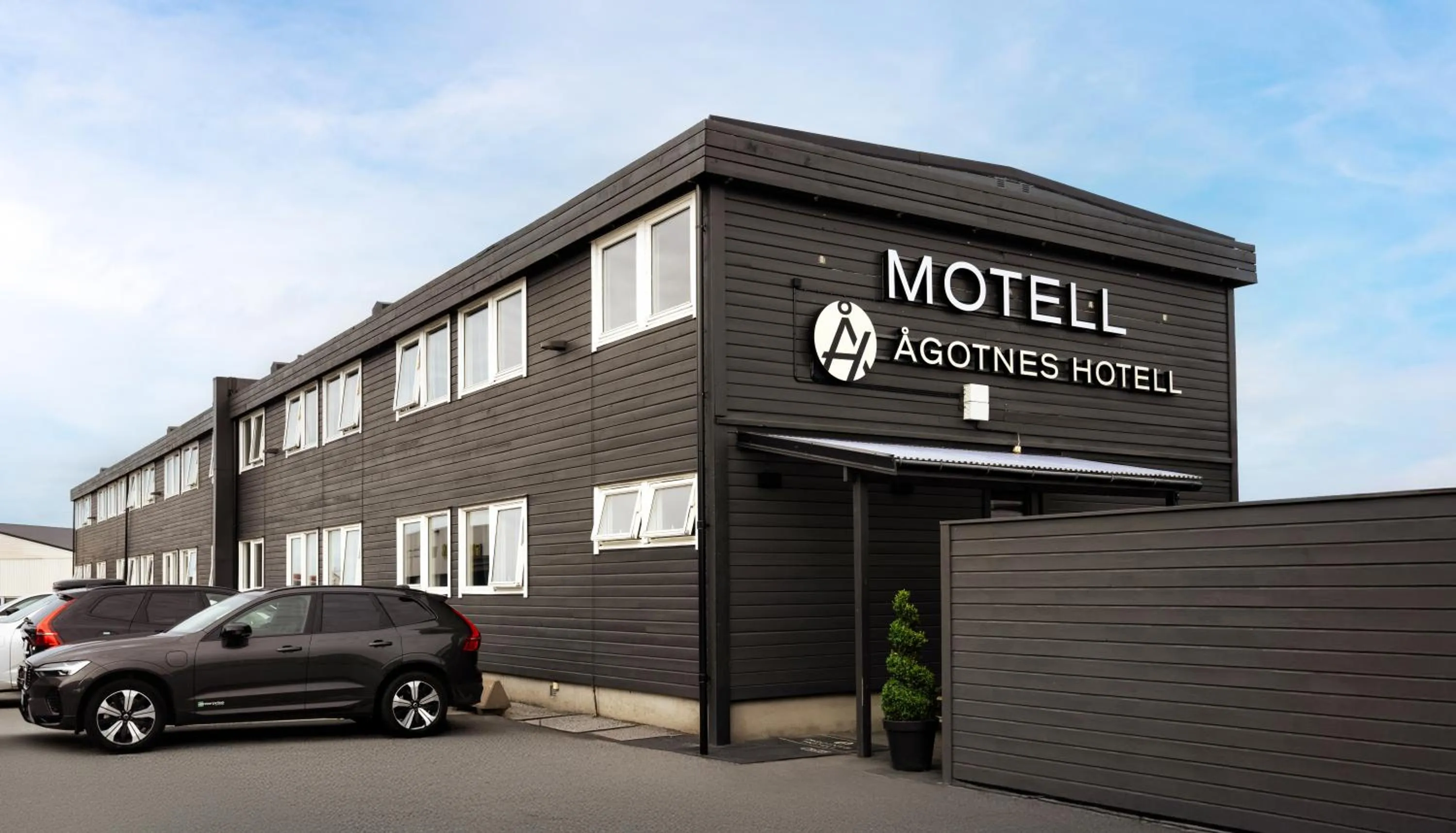 Property building in Ågotnes Motell