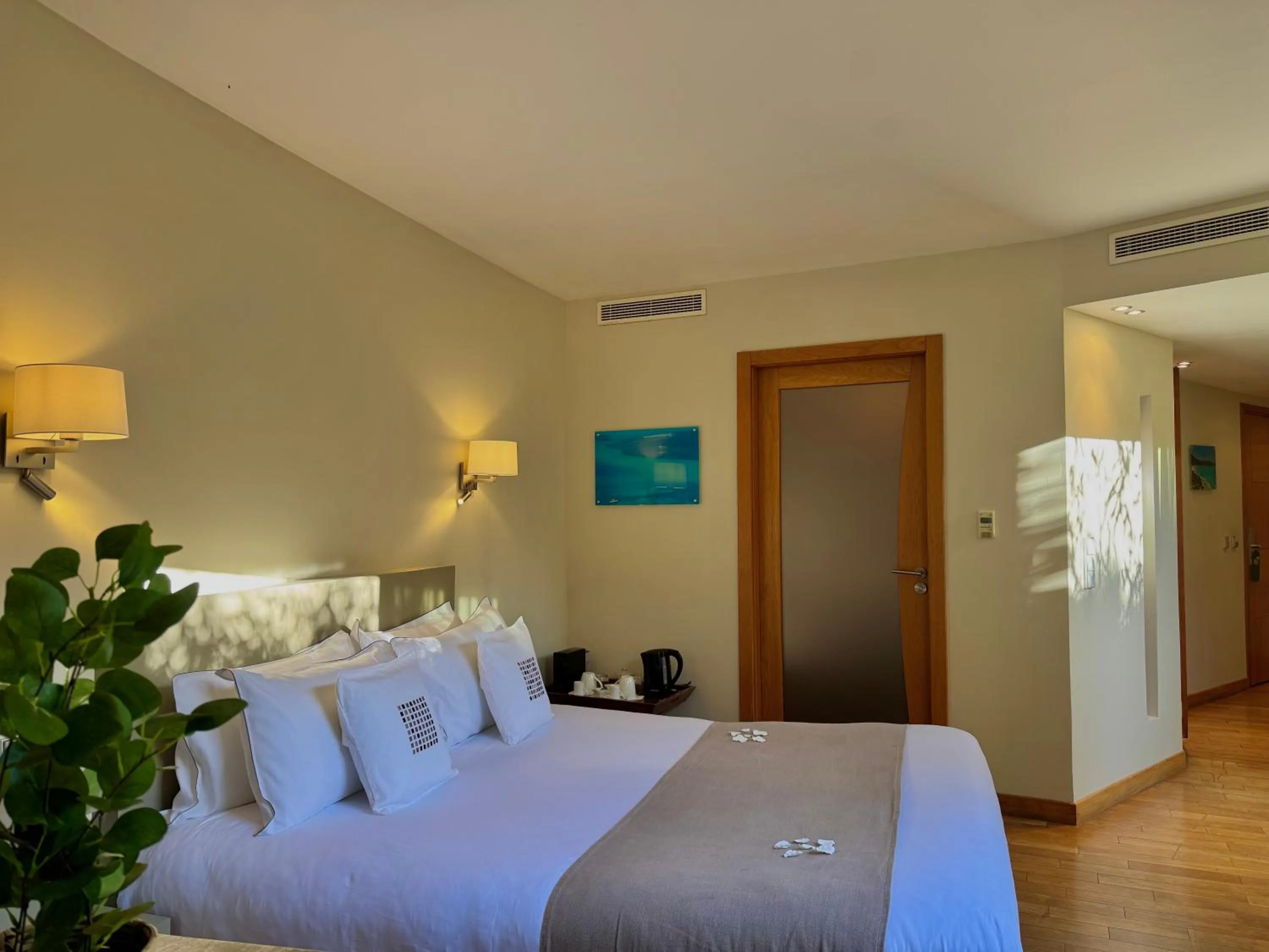 Bedroom, Bed in Cannes Villa St Barth