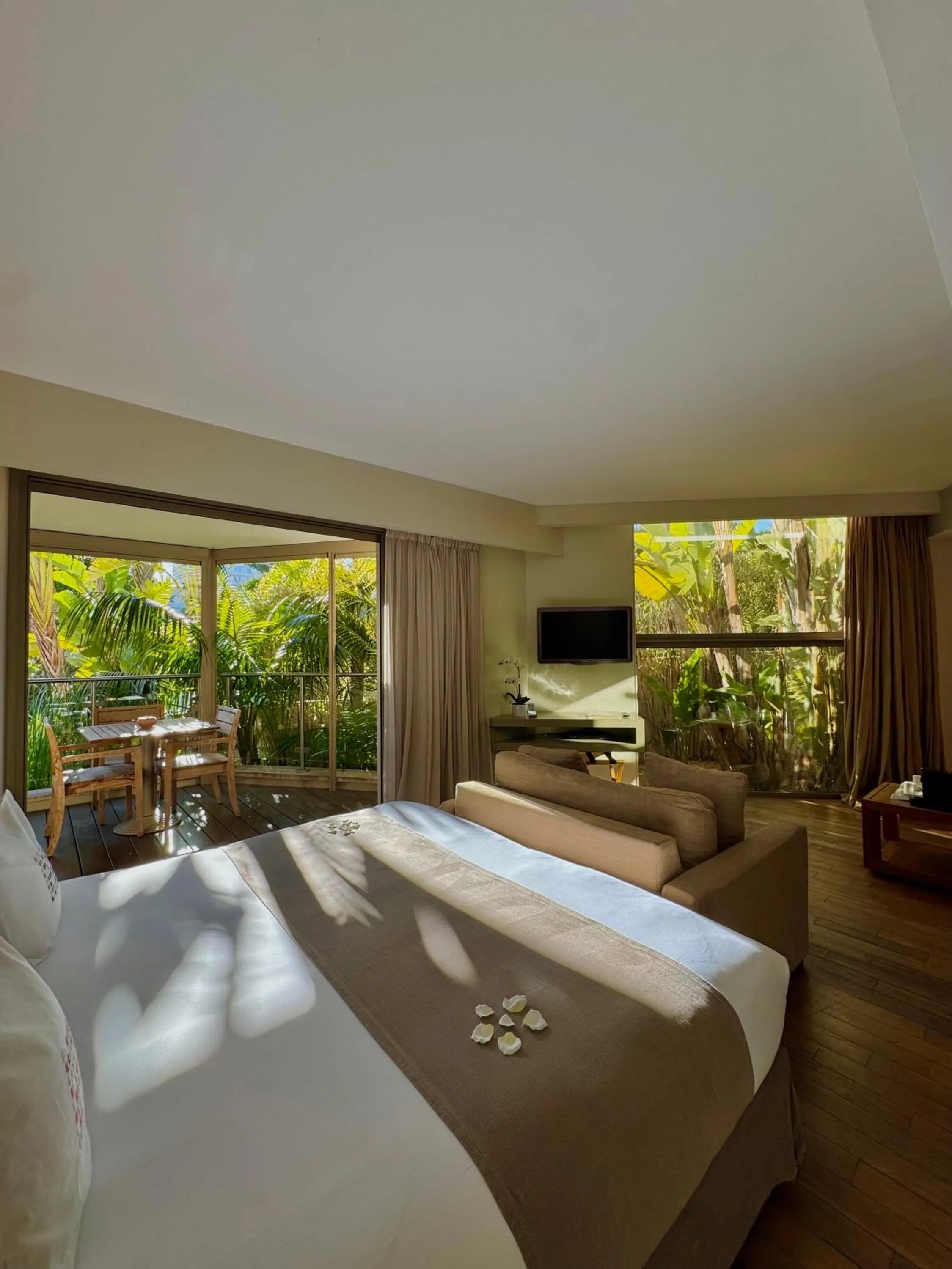 Bedroom, Bed in Cannes Villa St Barth