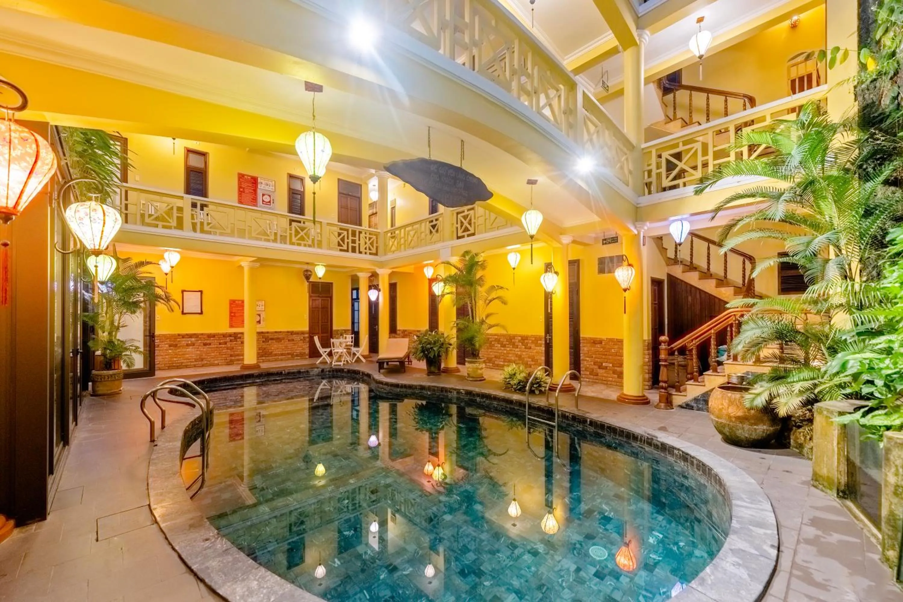 Pool view in Thanh Van 1 Hotel