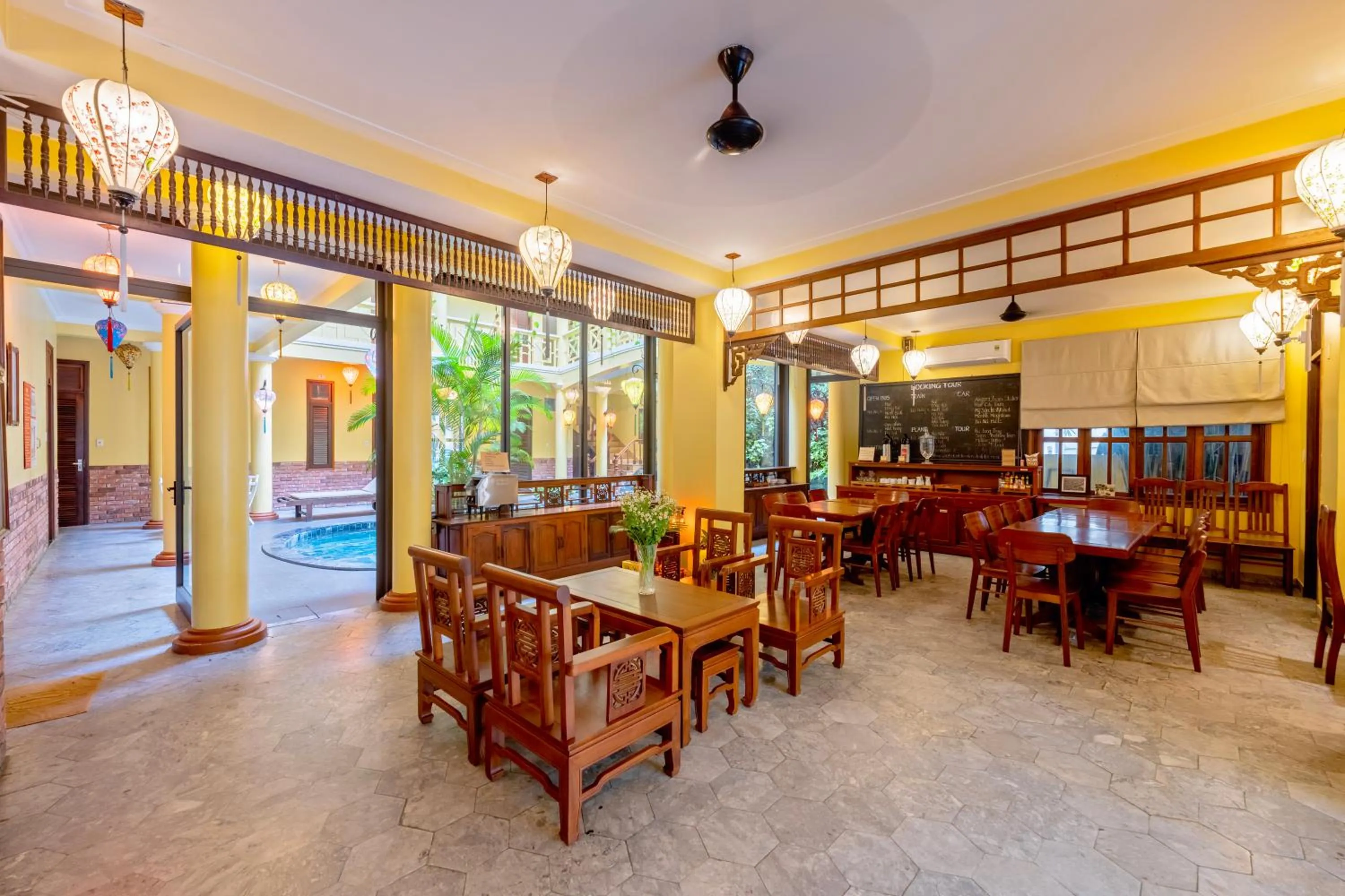 Restaurant/places to eat in Thanh Van 1 Hotel