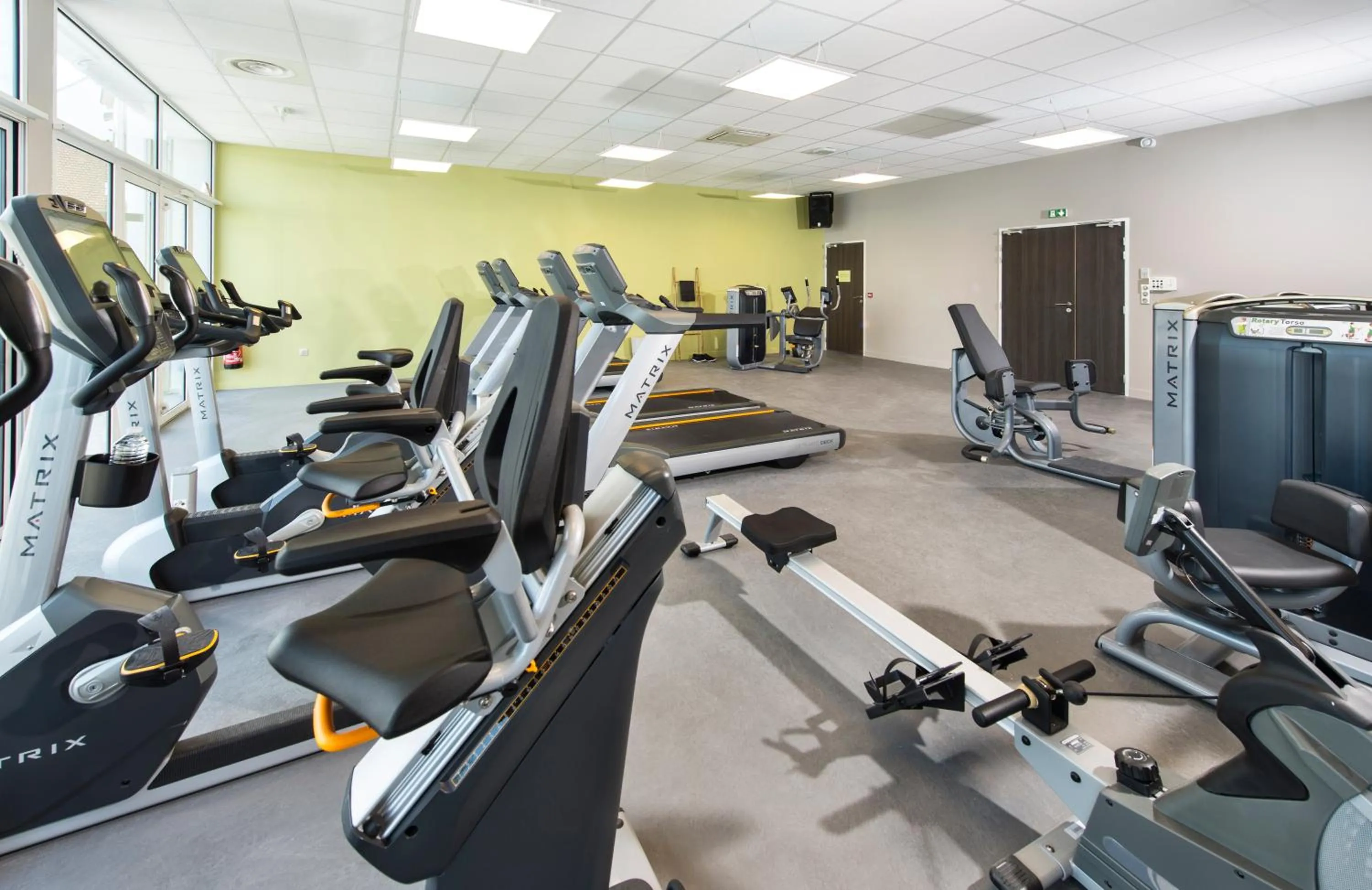 Fitness centre/facilities in Hôtel L'Escale Marine Valdys Resort & SPA