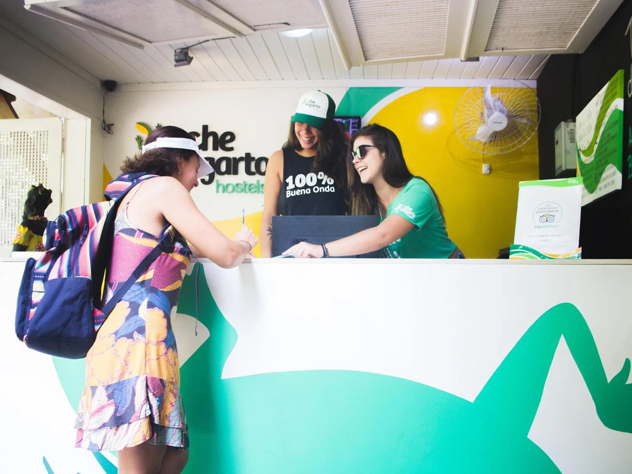 Staff in Che Lagarto Hostel Morro De São Paulo