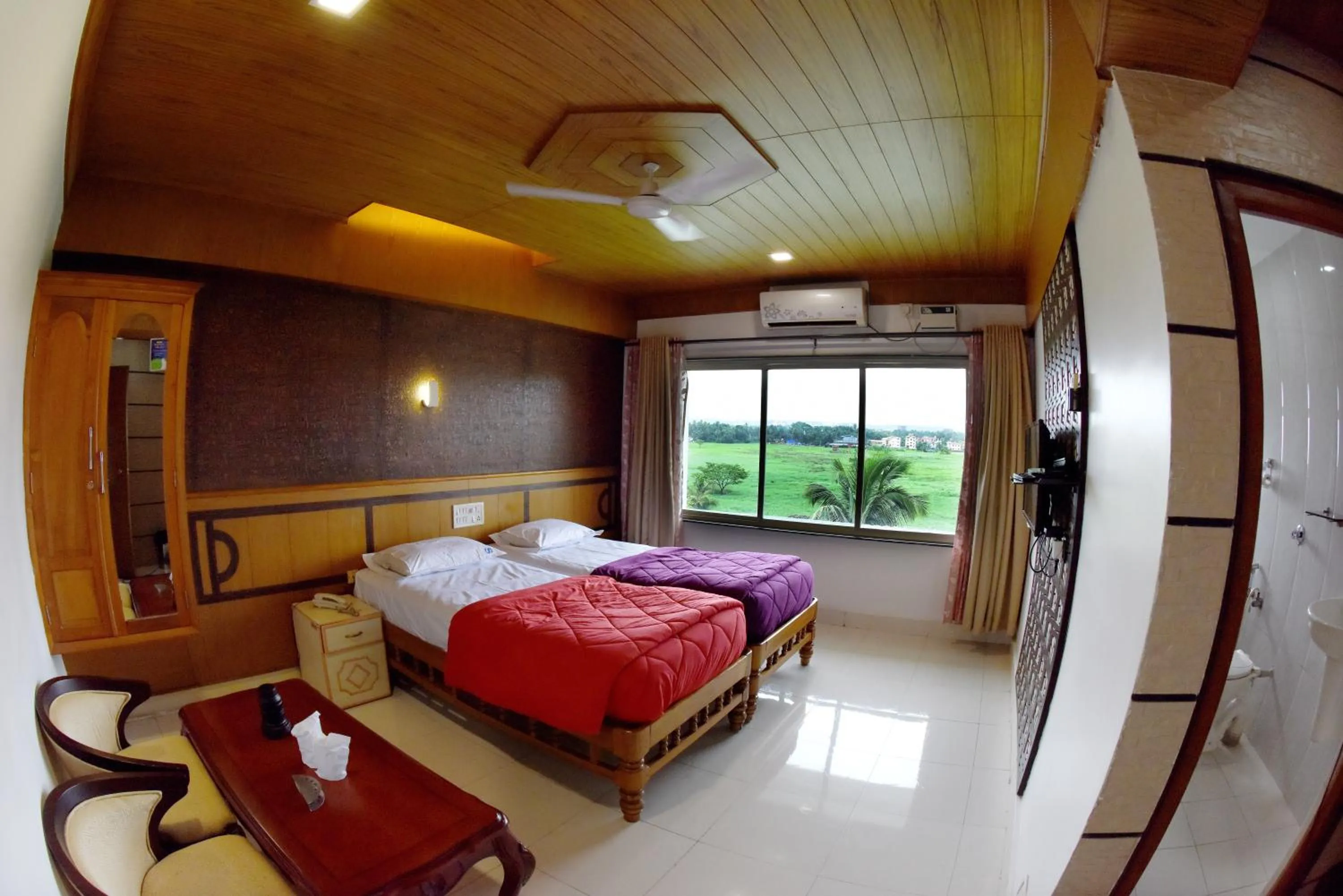 Bedroom, Bed in Hotel Sharada International