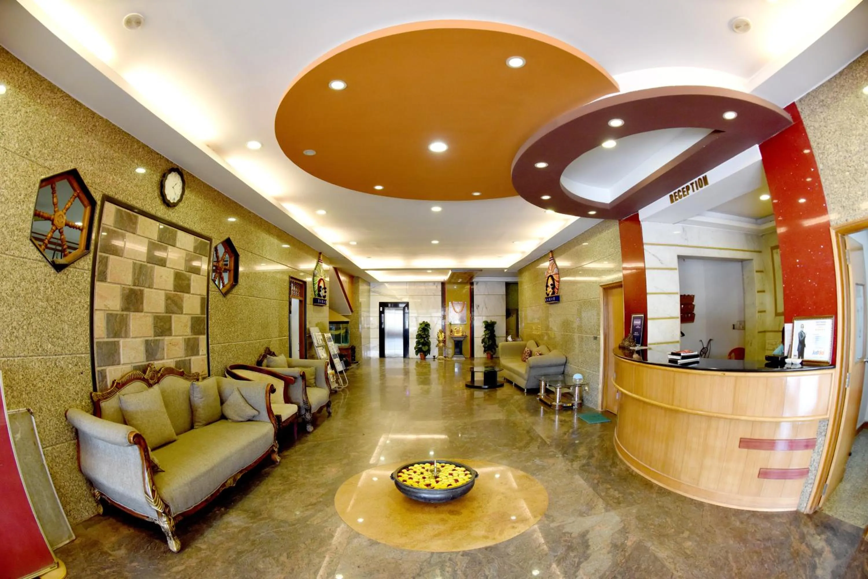 Lobby or reception in Hotel Sharada International