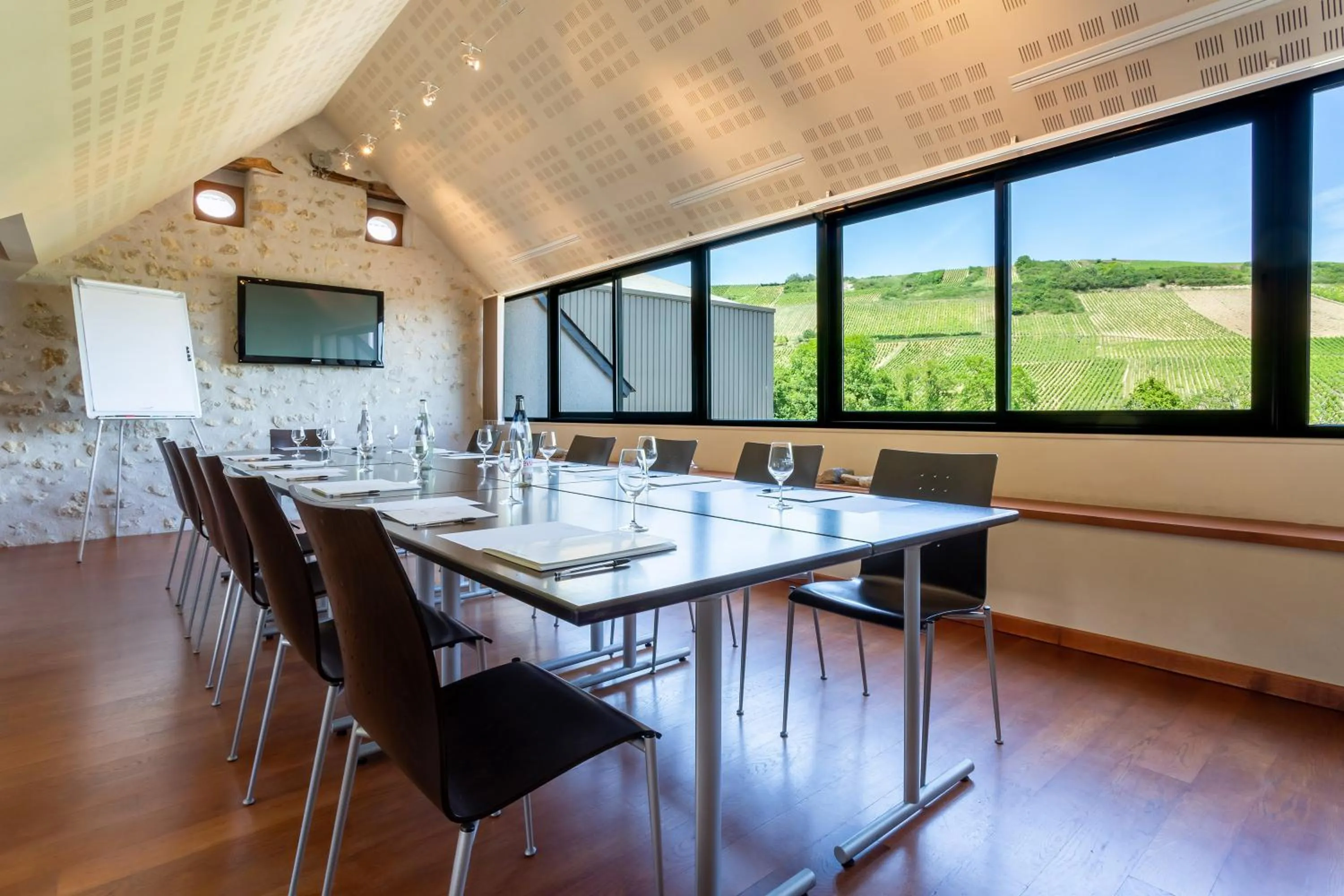 Meeting/conference room in Hôtel Restaurant Famille Bourgeois "La Cote des Monts Damnés"