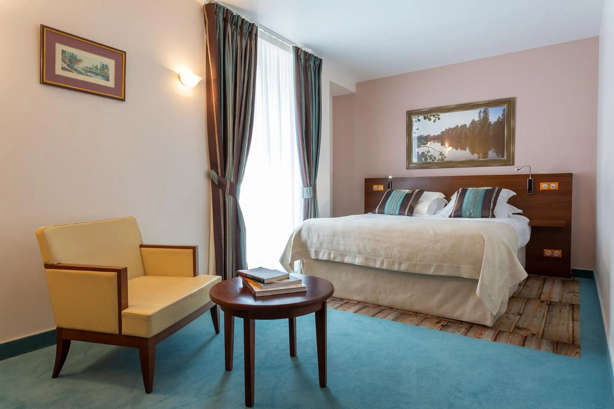 Photo of the whole room, Bed in Hôtel Restaurant Famille Bourgeois "La Cote des Monts Damnés"