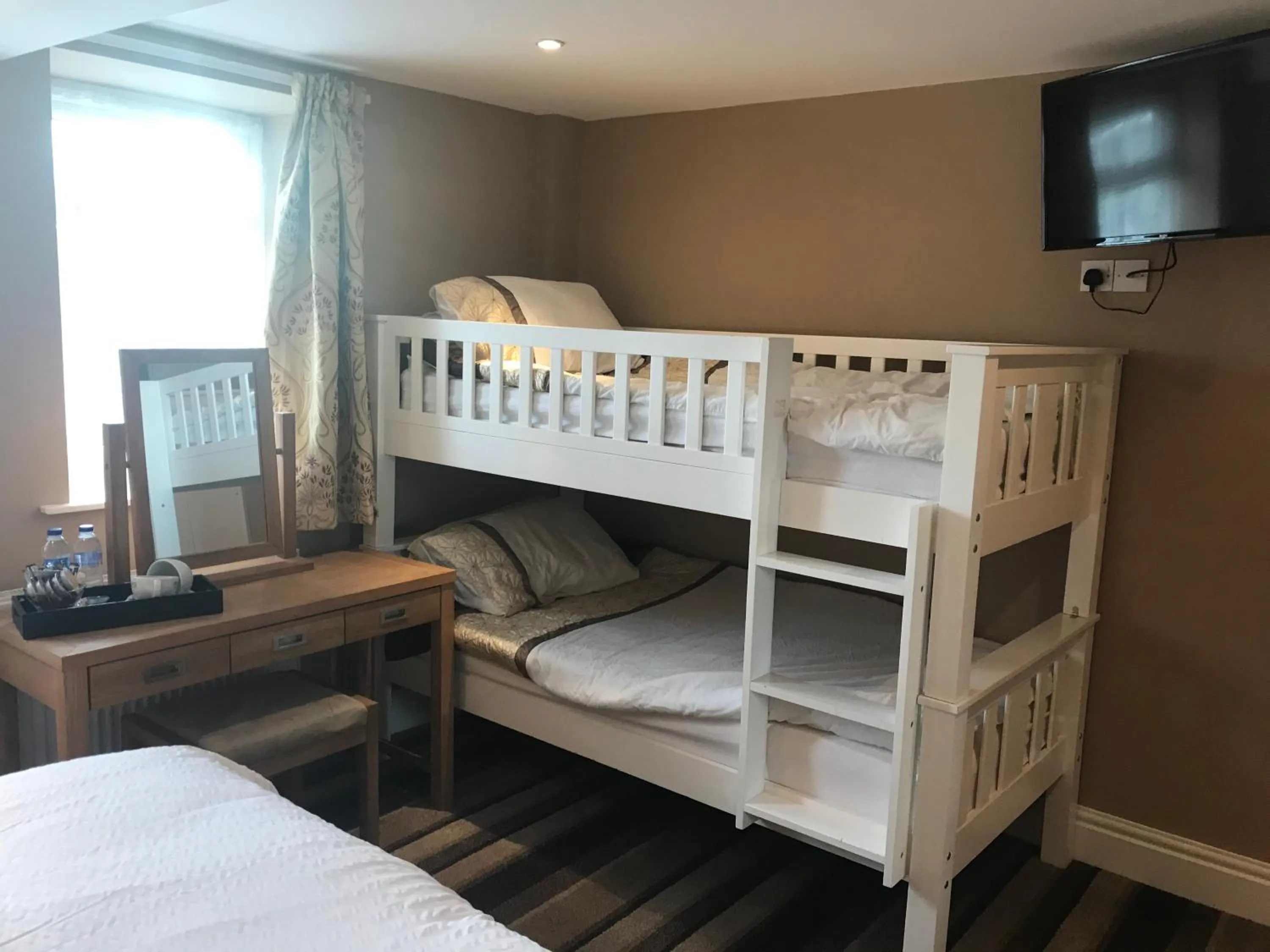 bunk bed in Rokeby Inn