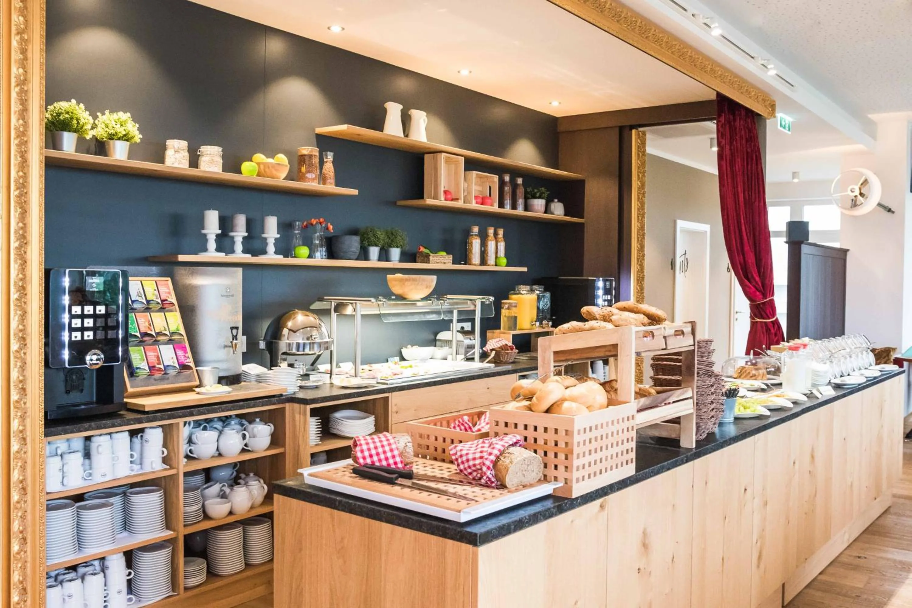 Buffet breakfast in Das Alfred