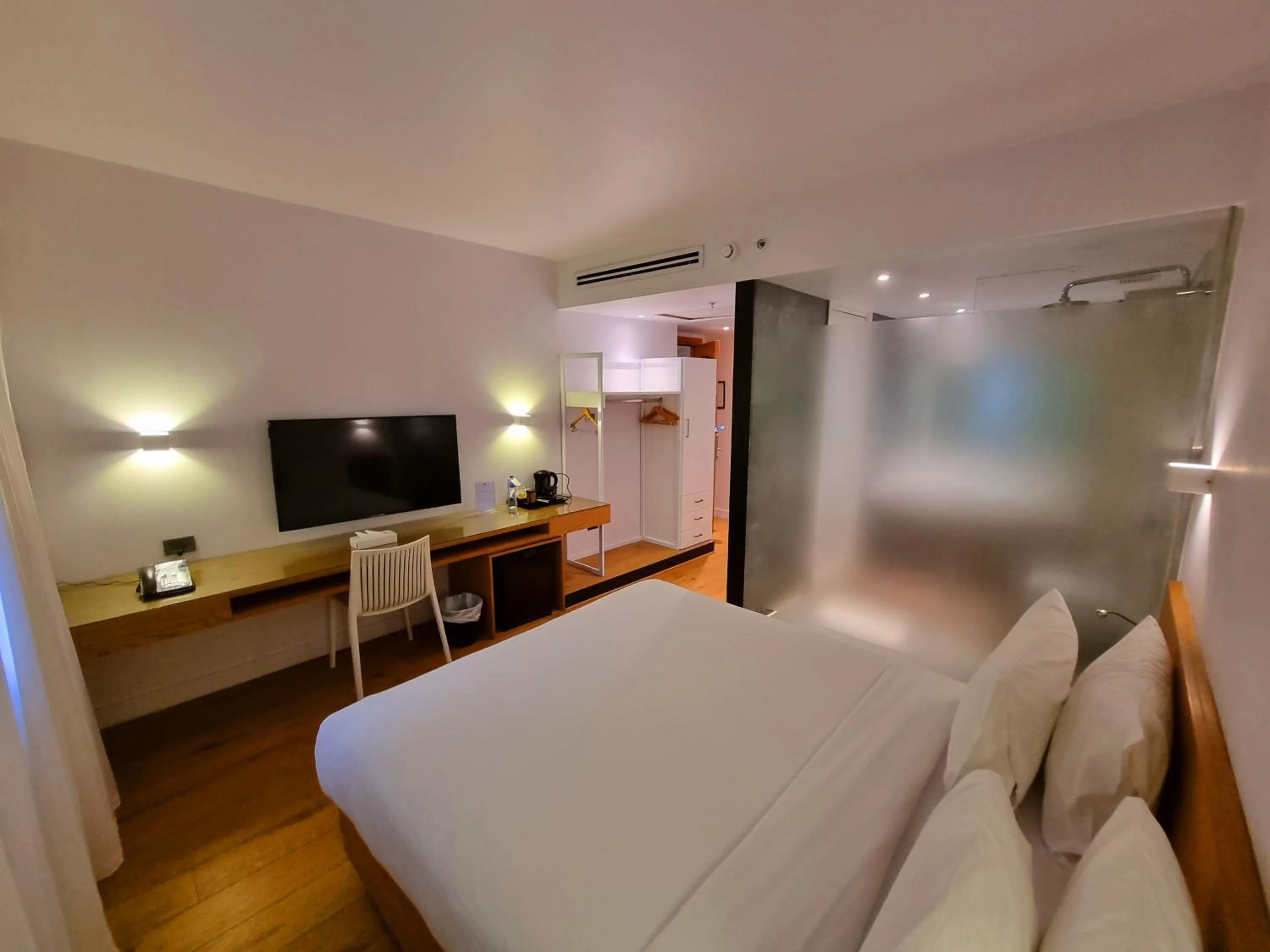 Photo of the whole room, Bed in New President Hotel Cairo