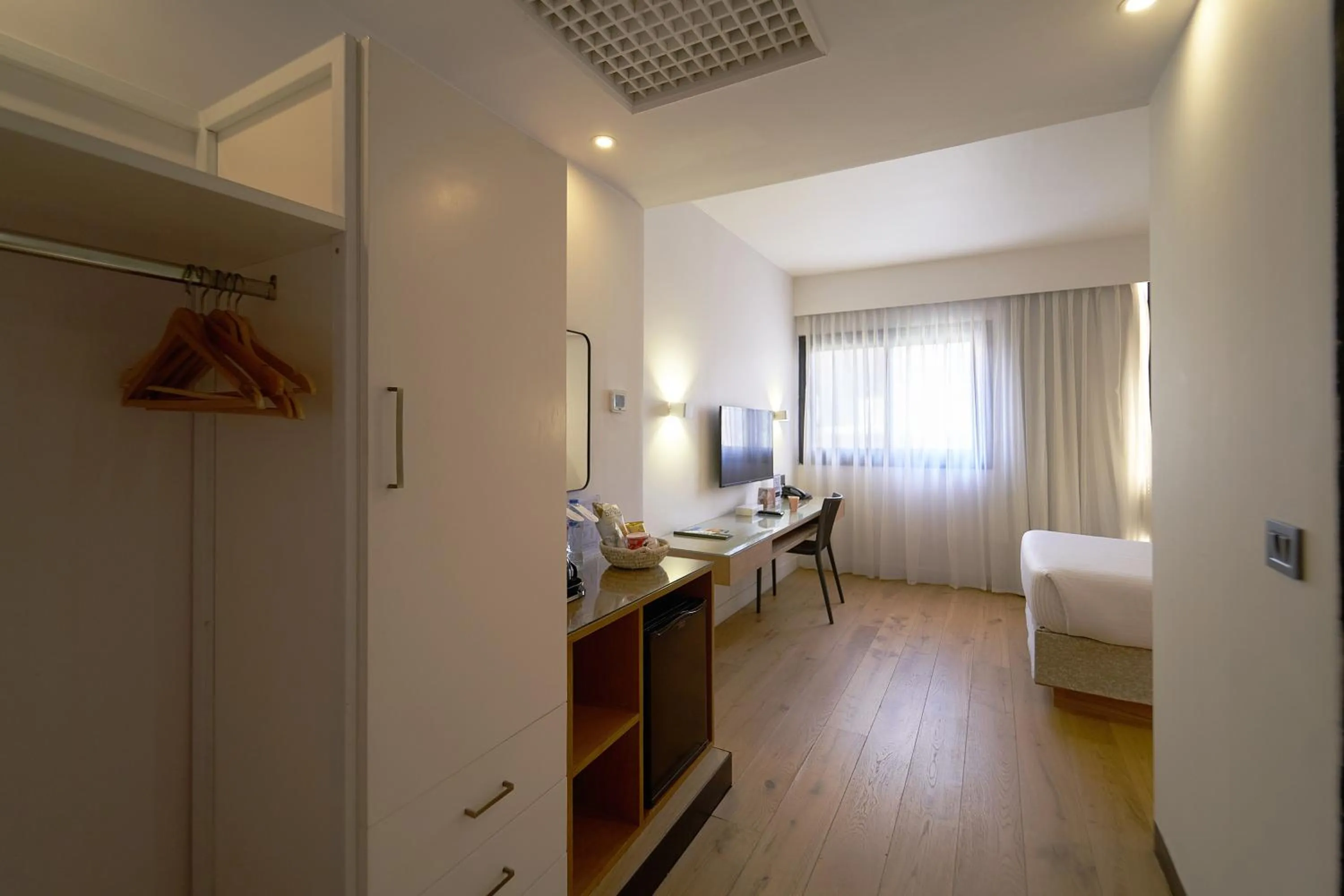 Photo of the whole room, Bed in New President Hotel Cairo