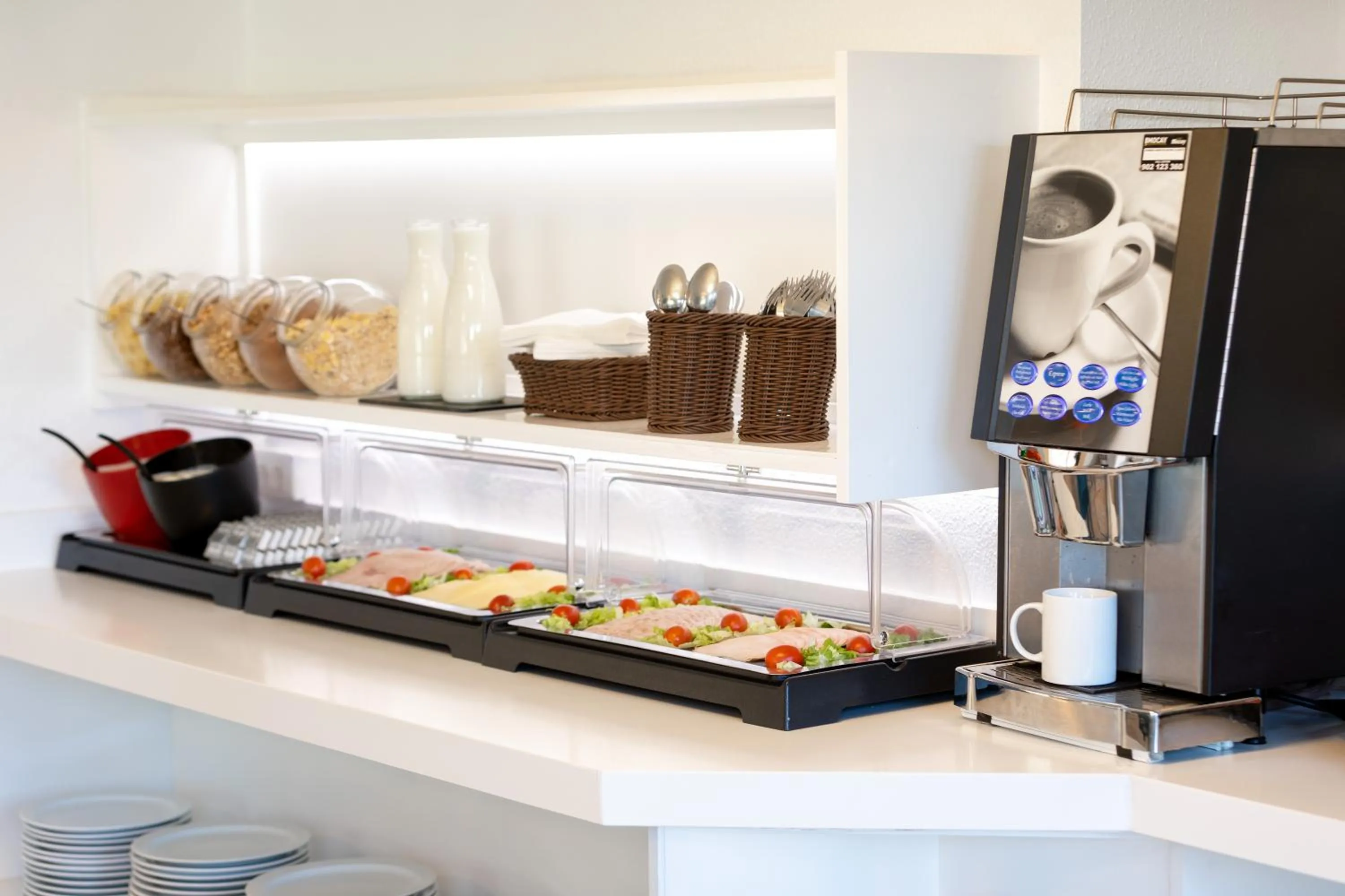 Food and drinks in Apartamentos Los Dragos del Norte