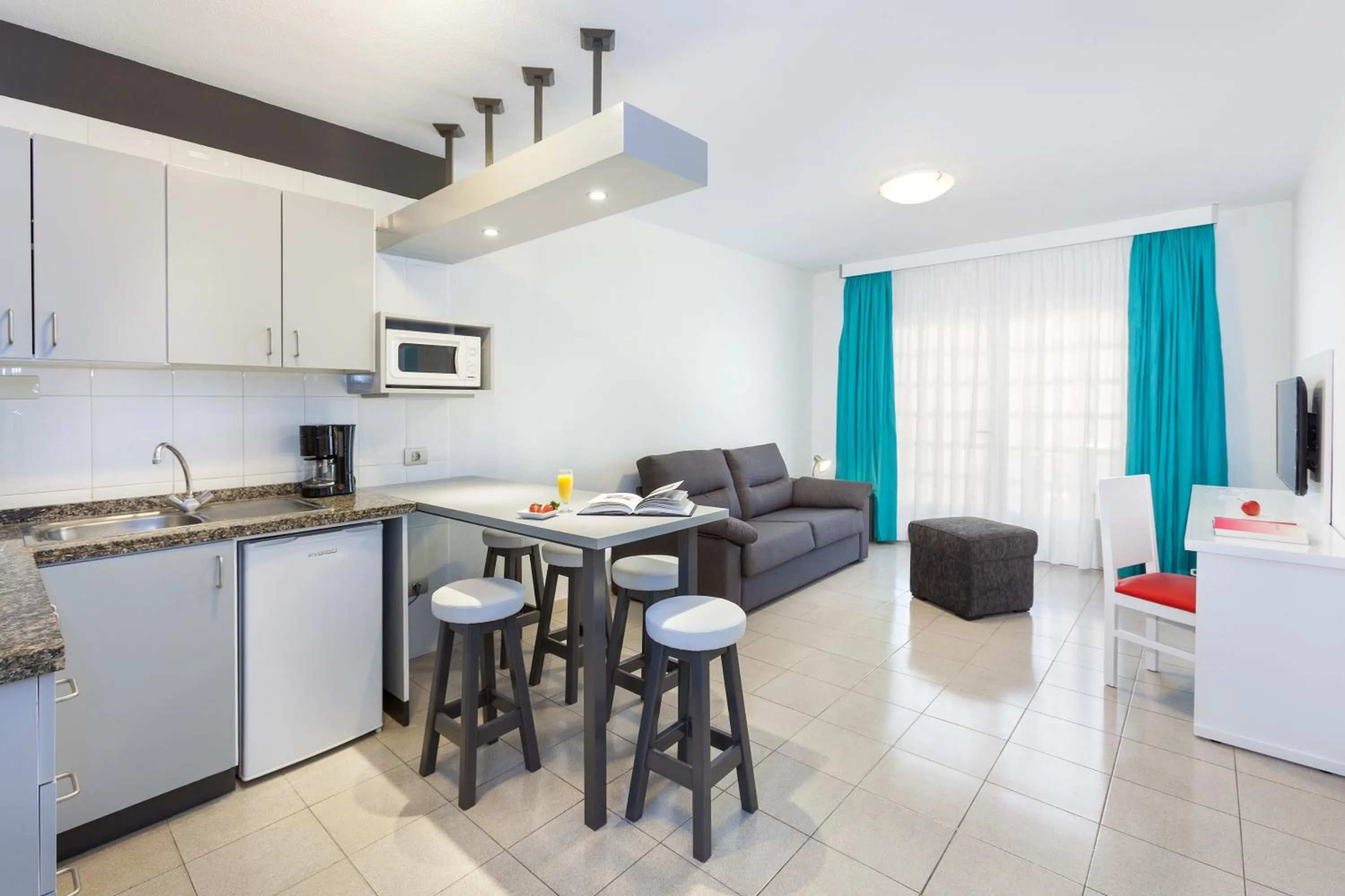 Photo of the whole room in Apartamentos Los Dragos del Norte