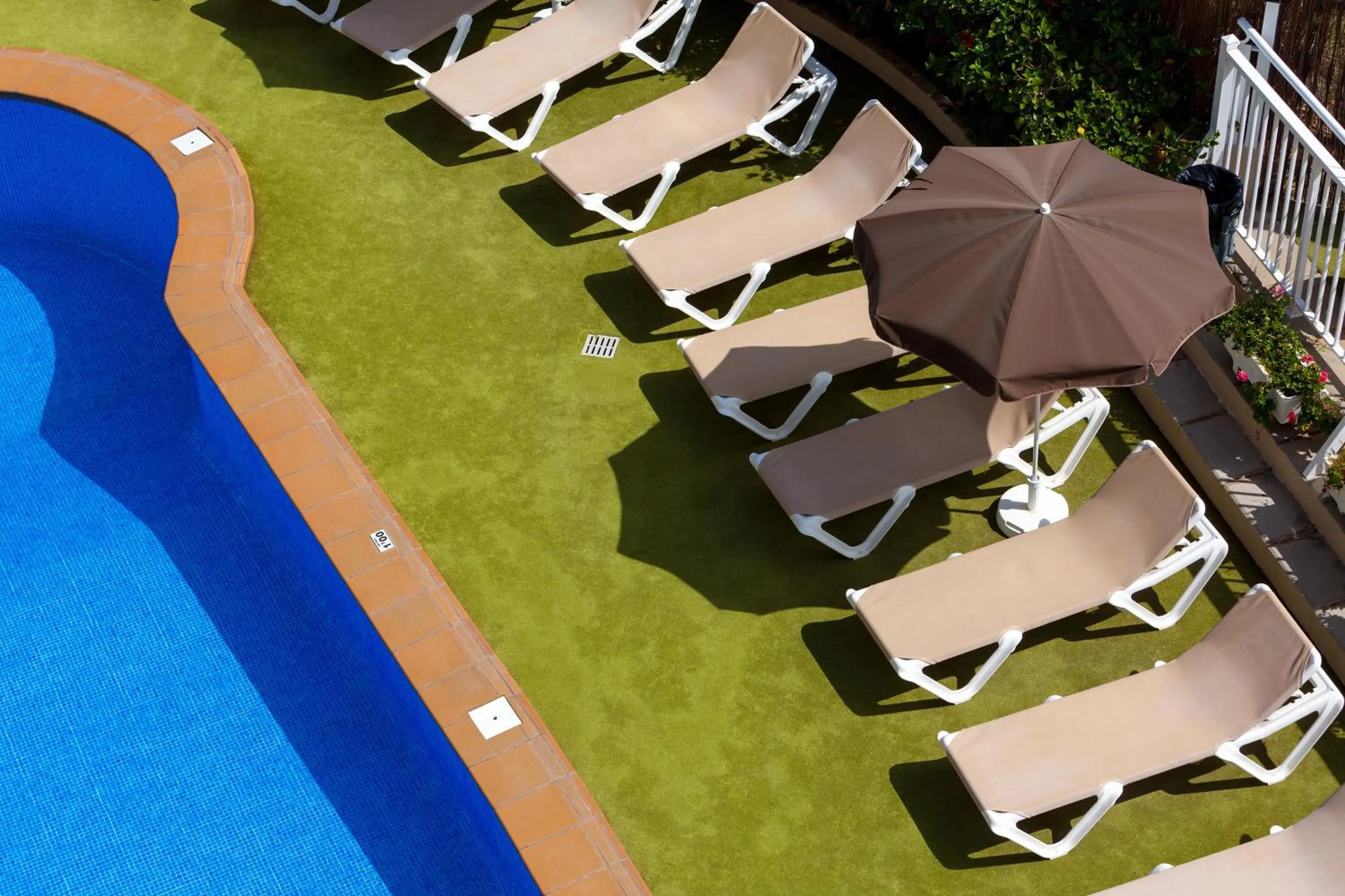 Swimming pool in Apartamentos Los Dragos del Norte