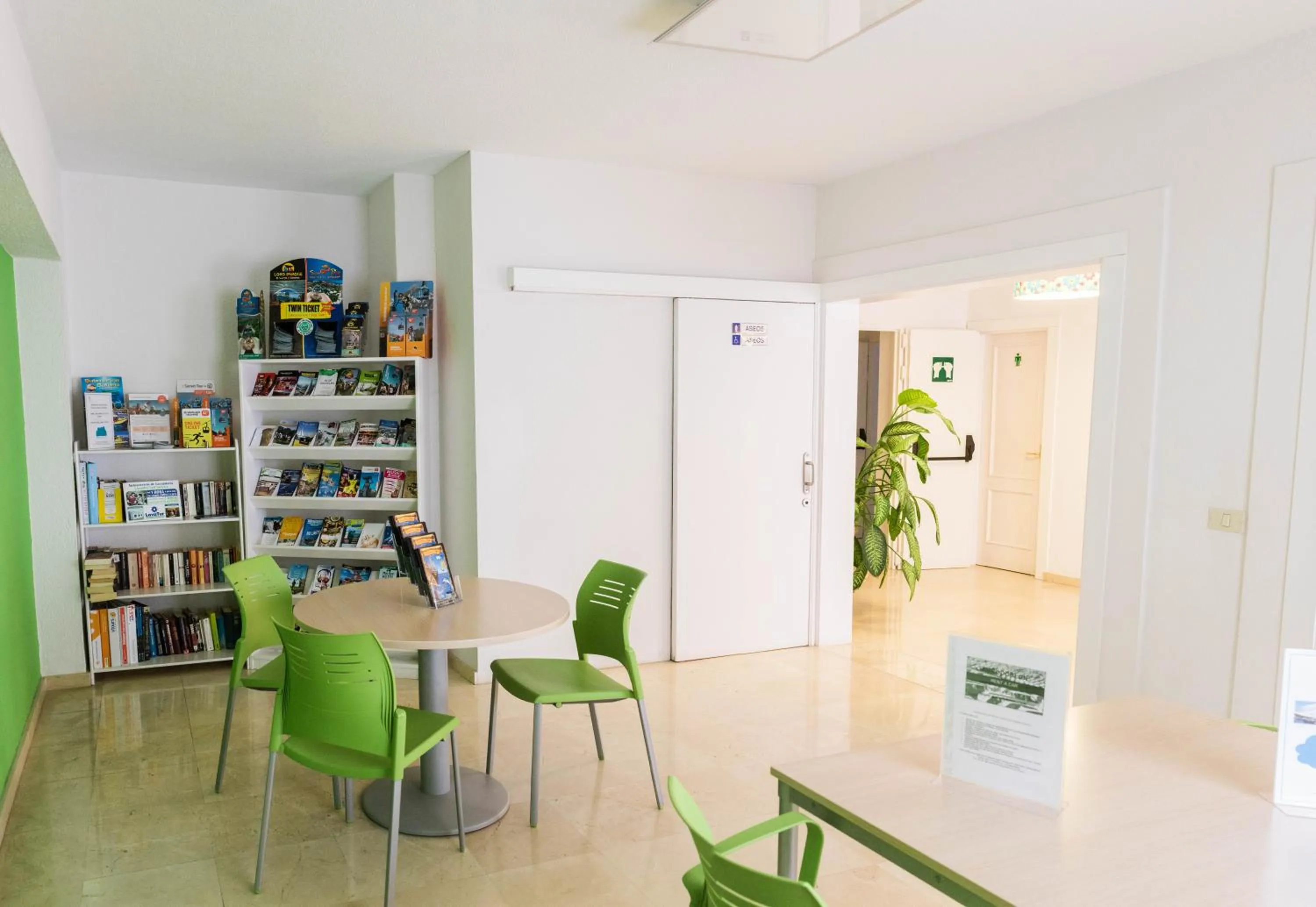 Library in Apartamentos Los Dragos del Norte