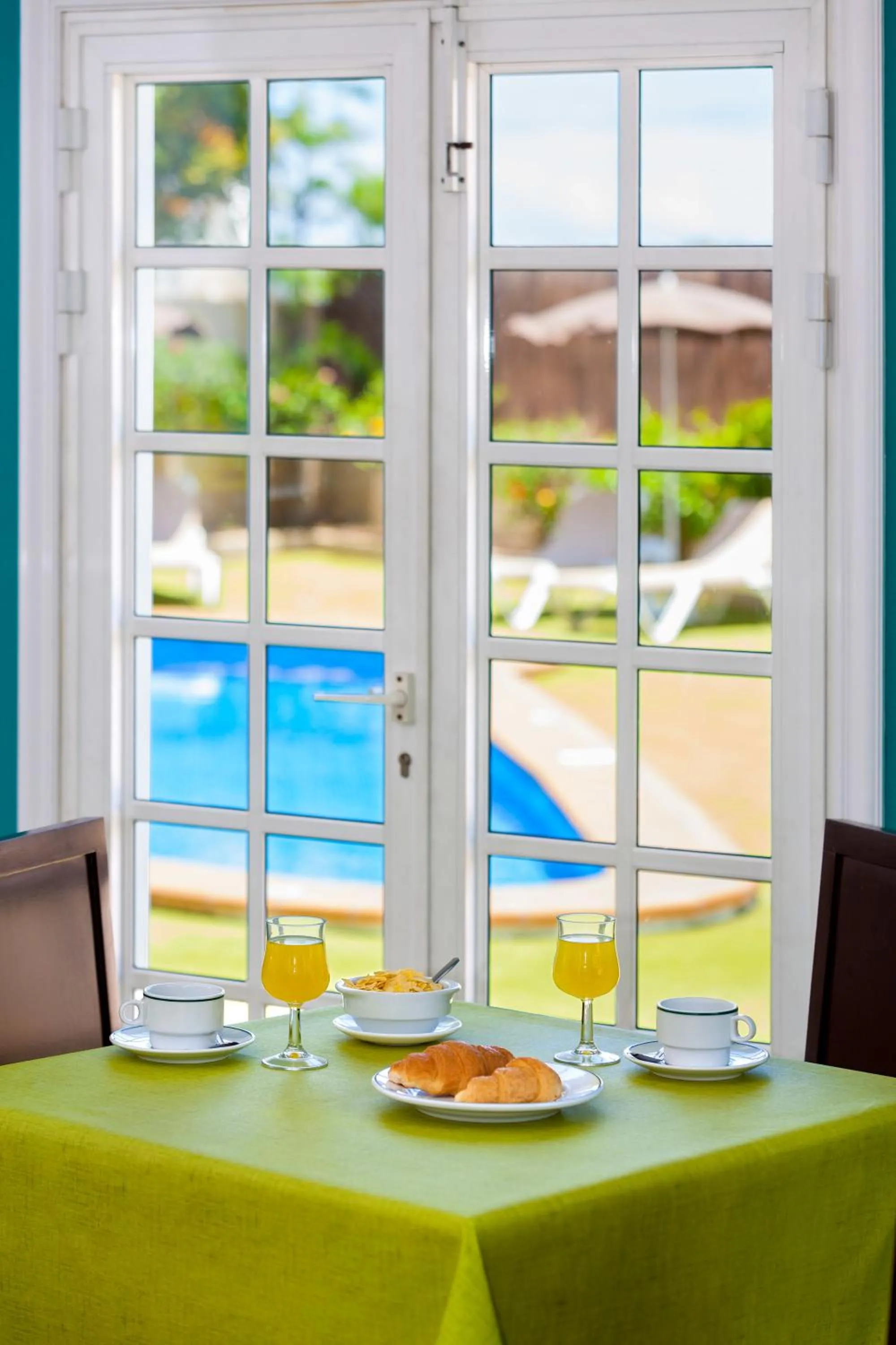 Restaurant/places to eat in Apartamentos Los Dragos del Norte